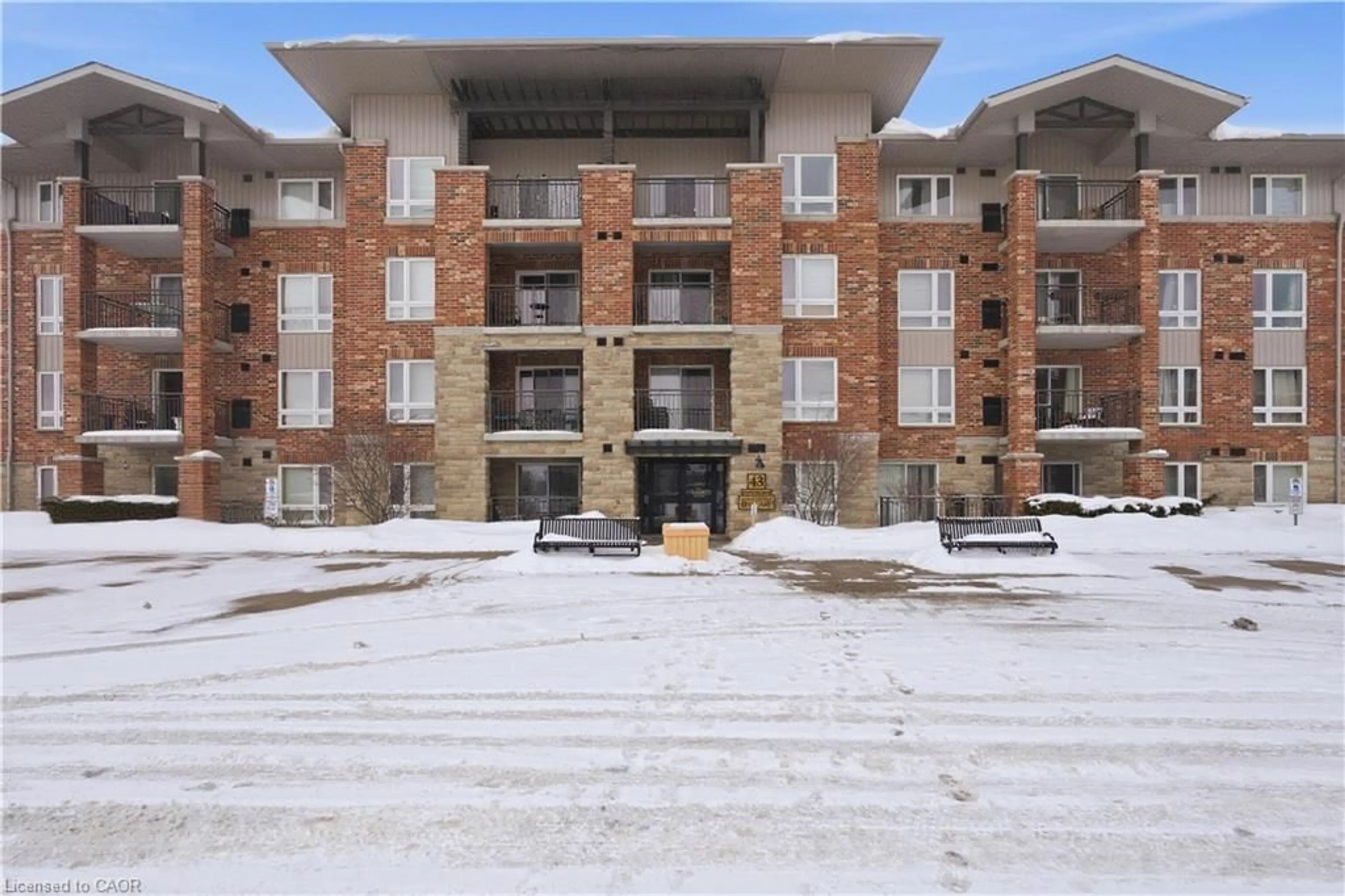 Indoor foyer for 43 Waterford Dr #405, Guelph Ontario N1L 0J6