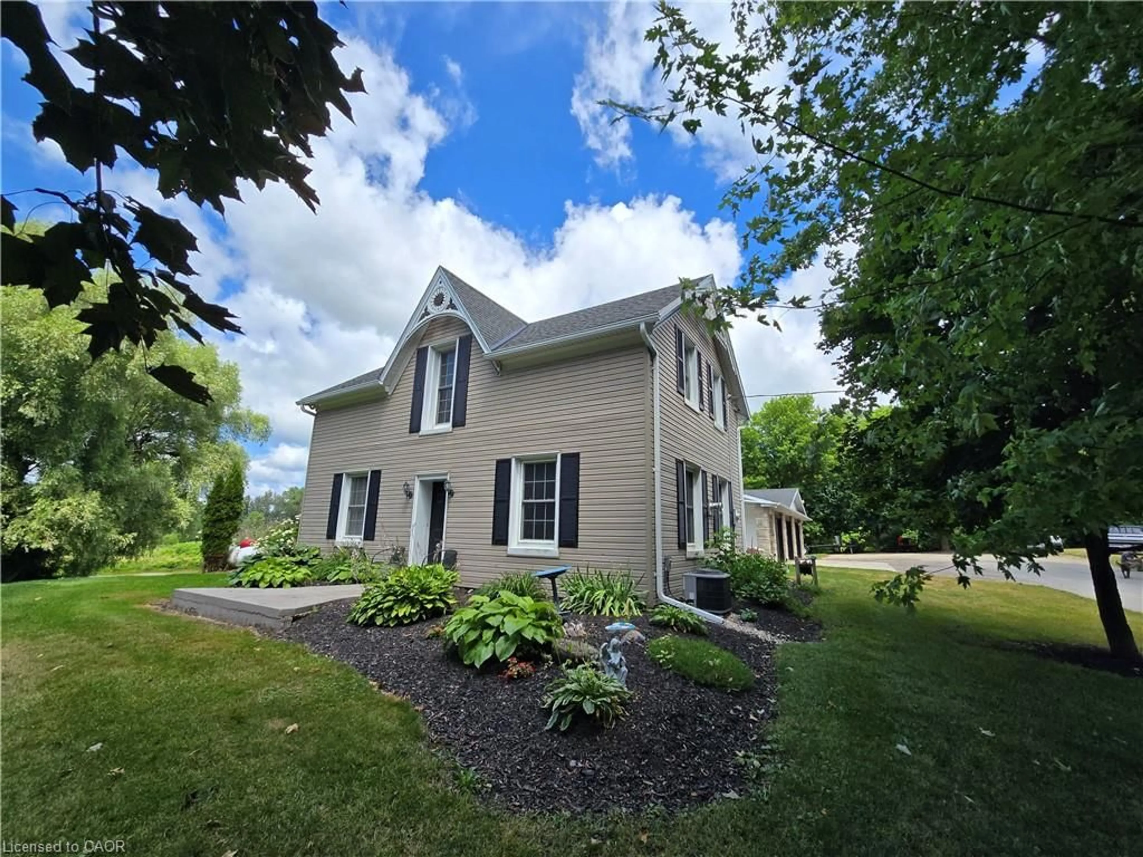 A pic from outside/outdoor area/front of a property/back of a property/a pic from drone, unknown for 2081 John St, Howick Ontario N0G 1X0