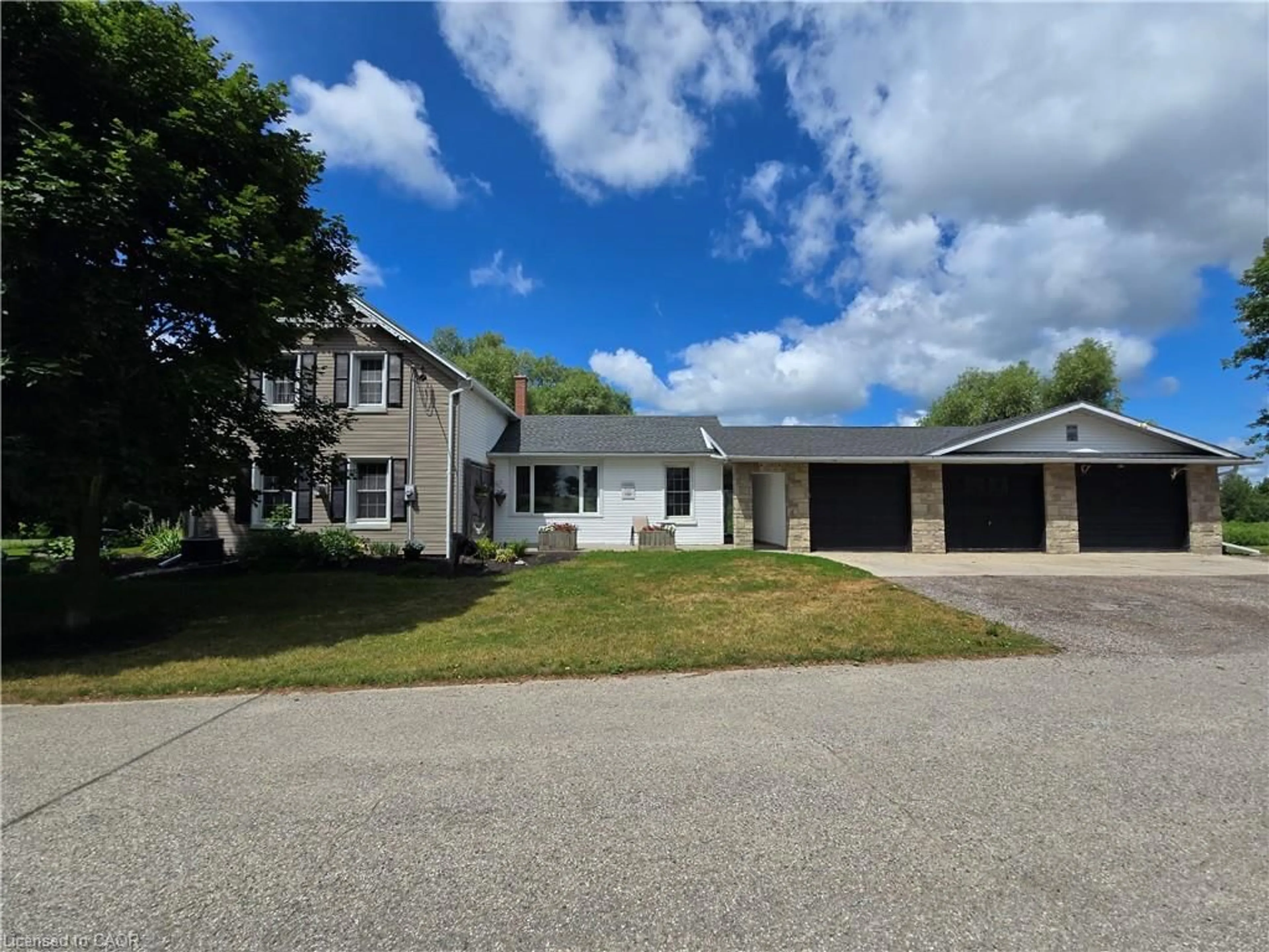 A pic from outside/outdoor area/front of a property/back of a property/a pic from drone, street for 2081 John St, Howick Ontario N0G 1X0