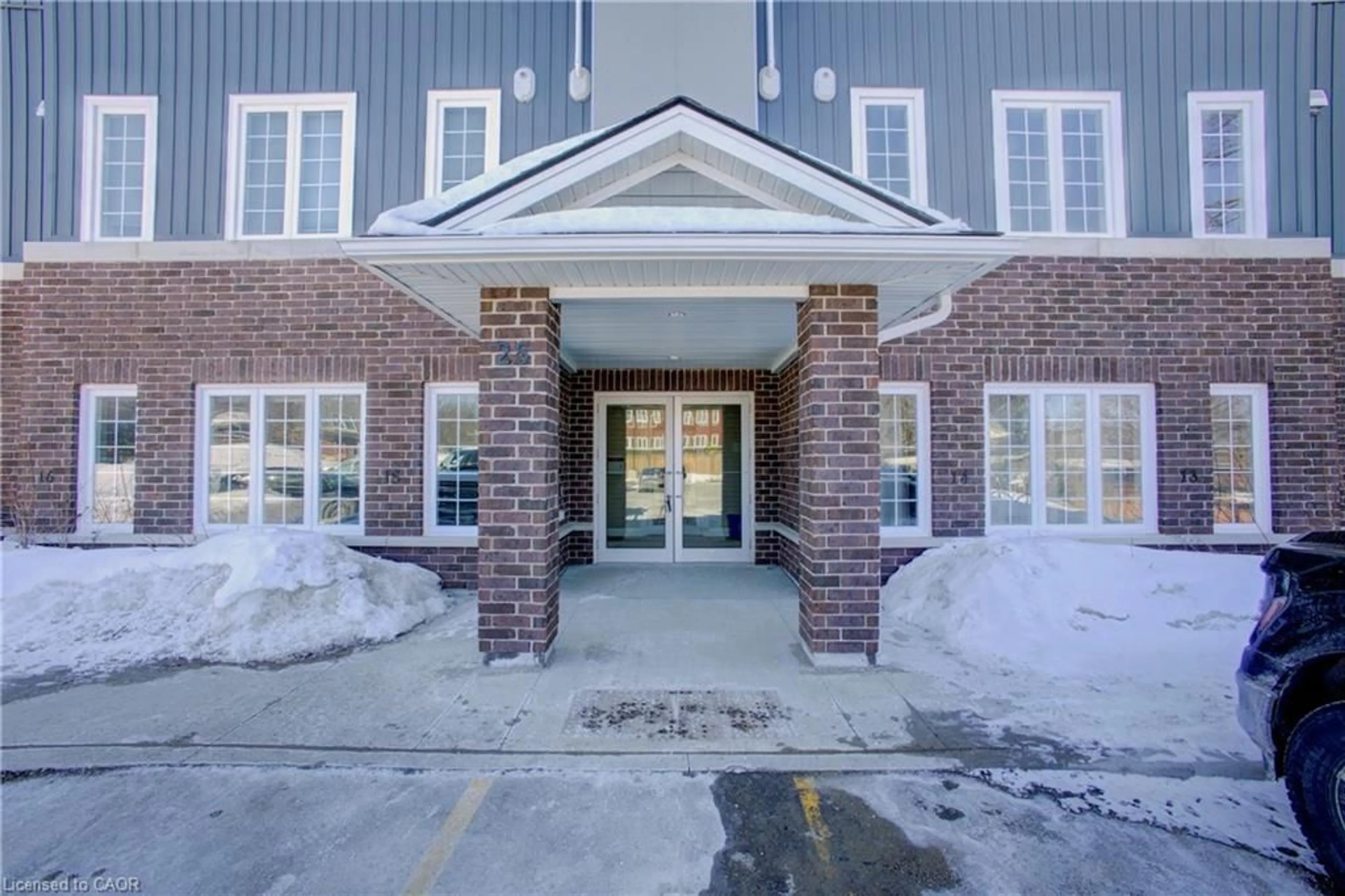 Indoor foyer for 25 Murray Crt #1, Milverton Ontario N0K 1M0