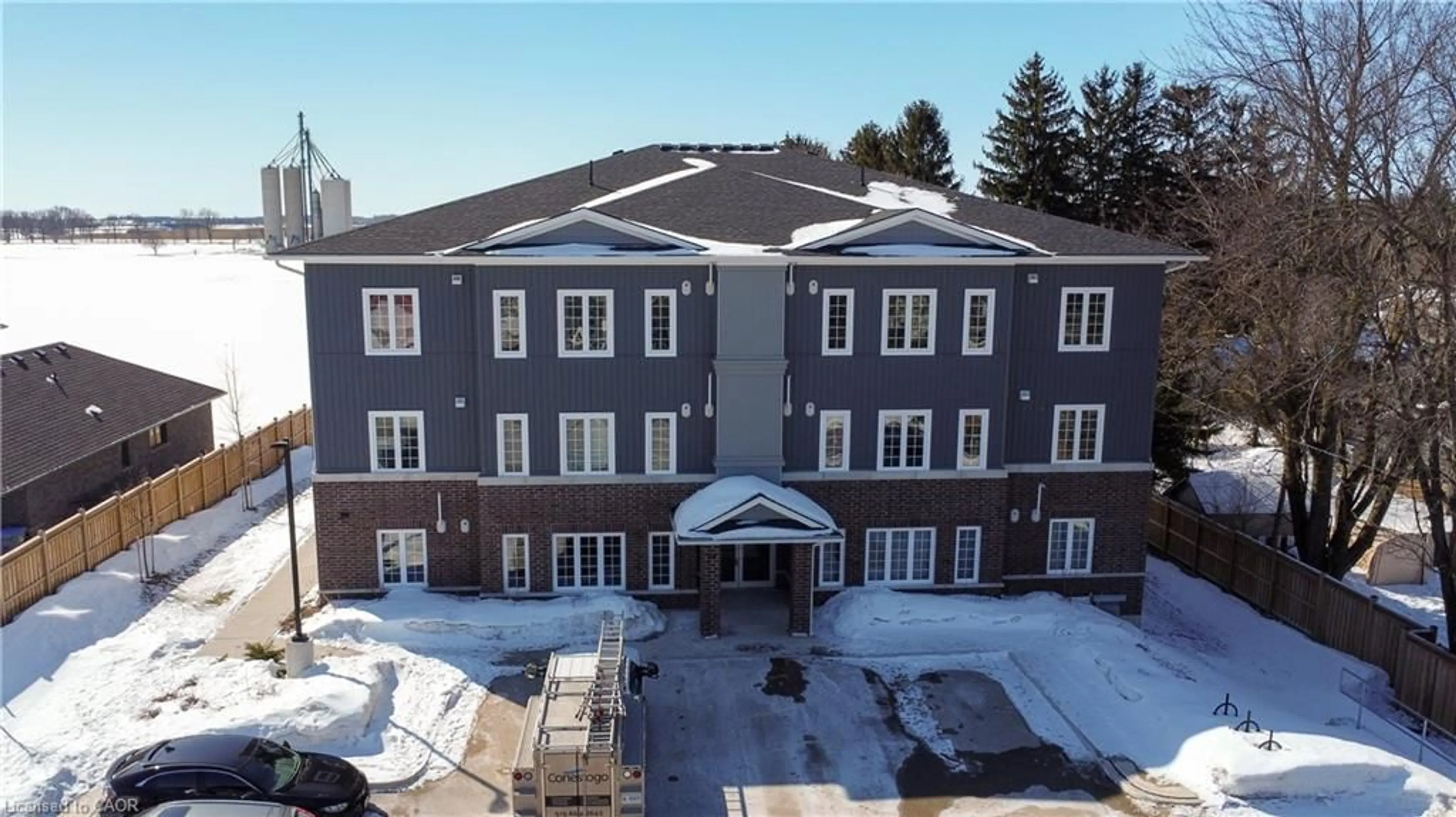 A pic from outside/outdoor area/front of a property/back of a property/a pic from drone, building for 25 Murray Crt #1, Milverton Ontario N0K 1M0