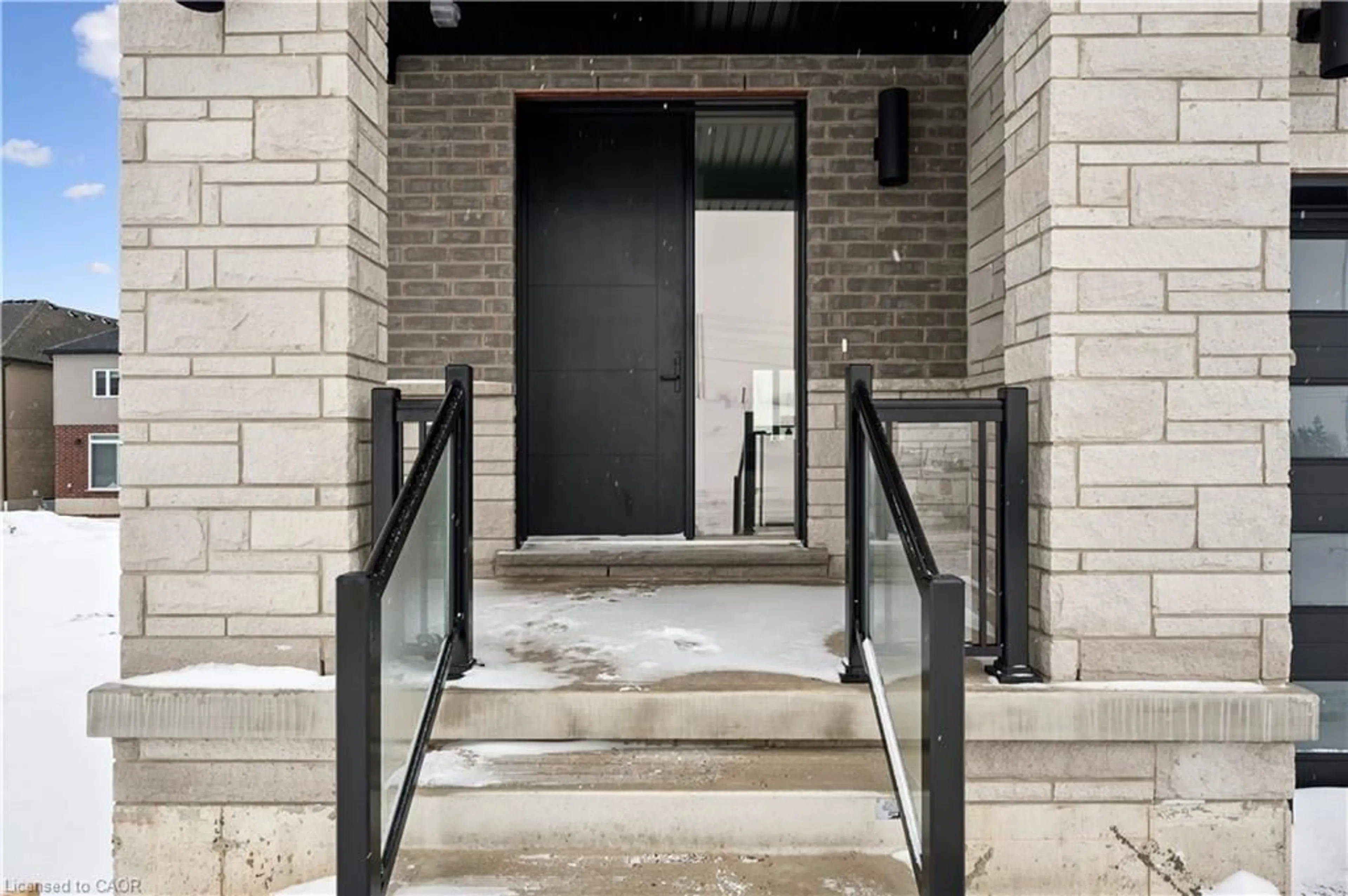 Indoor entryway for 702 Autumn Willow Dr, Waterloo Ontario N2V 0H8