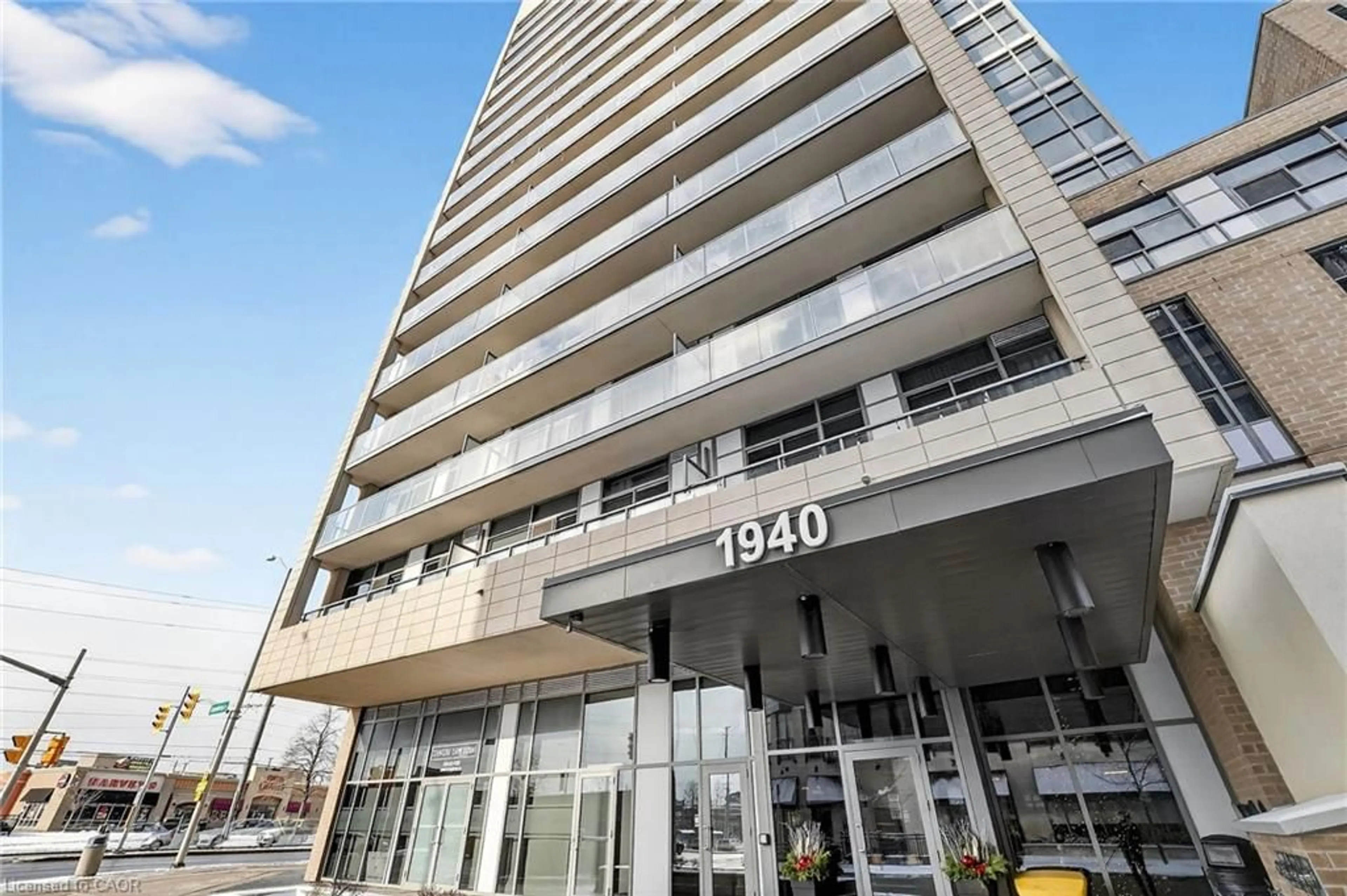 Indoor foyer for 1940 Ironstone Dr #1006, Burlington Ontario L7L 0E4