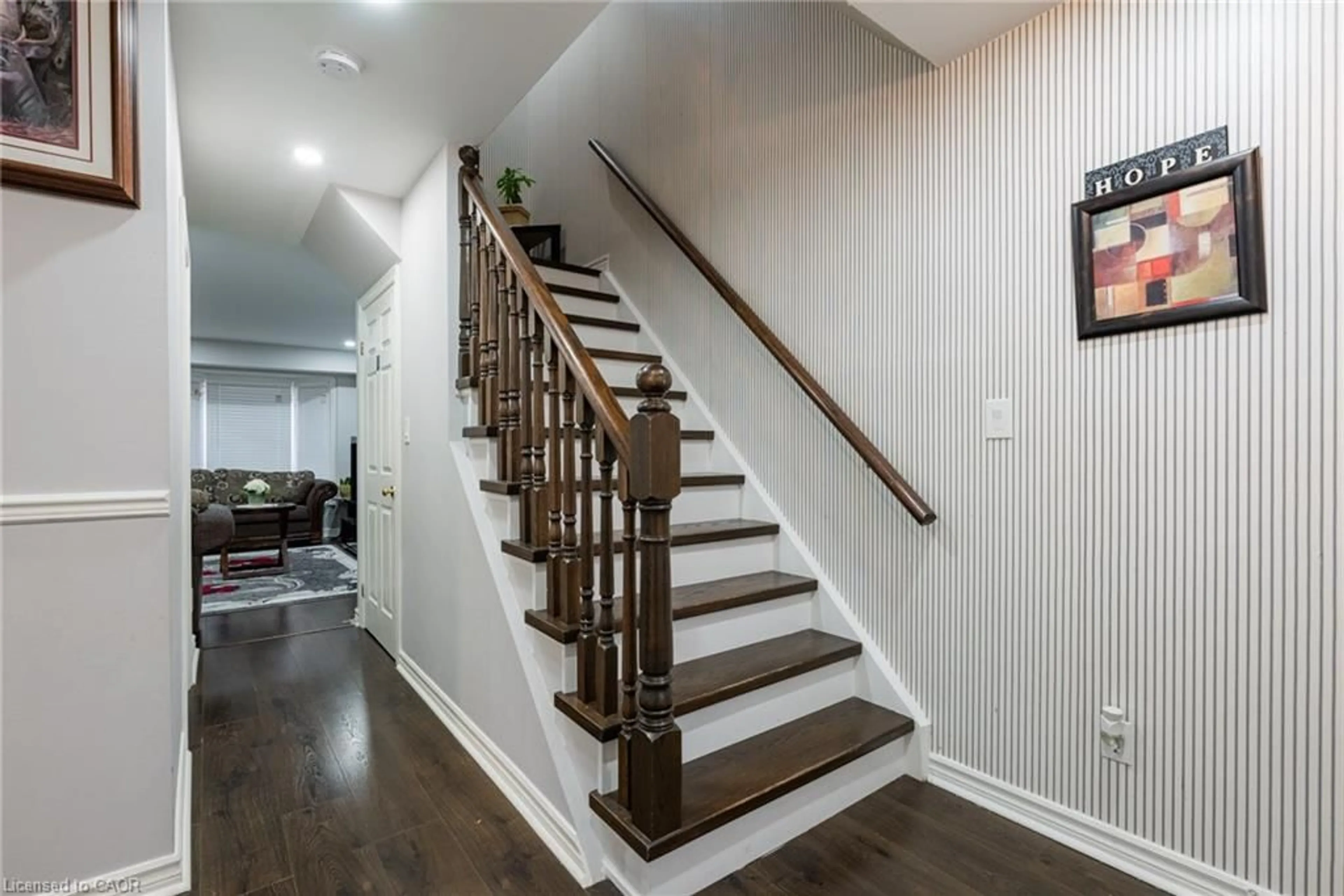 Stairs for 201 Windsor St, Welland Ontario L3C 7E3