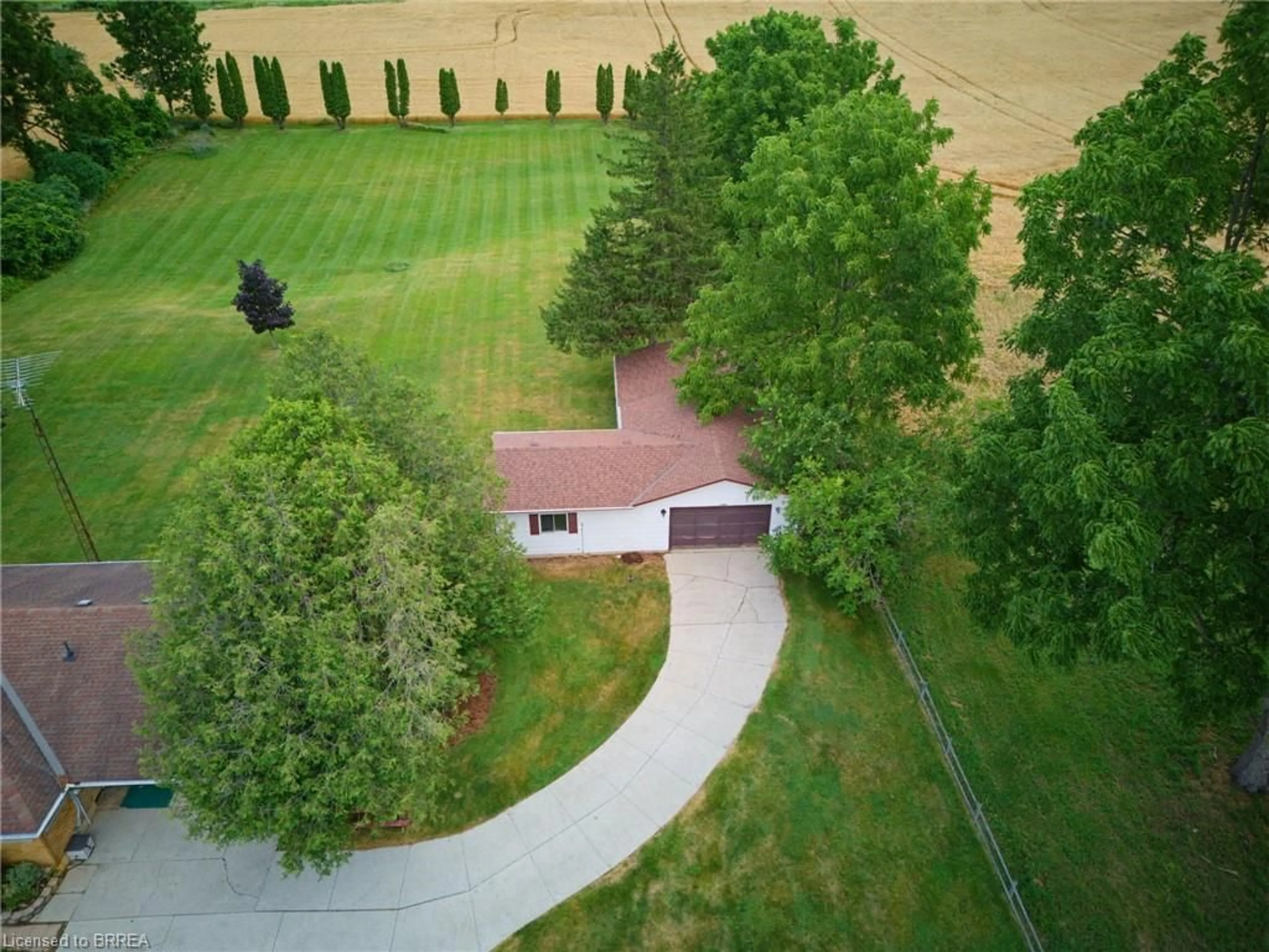 A pic from outside/outdoor area/front of a property/back of a property/a pic from drone, street for 347 Blue Lake Rd, South Dumfries Ontario N0E 1N0