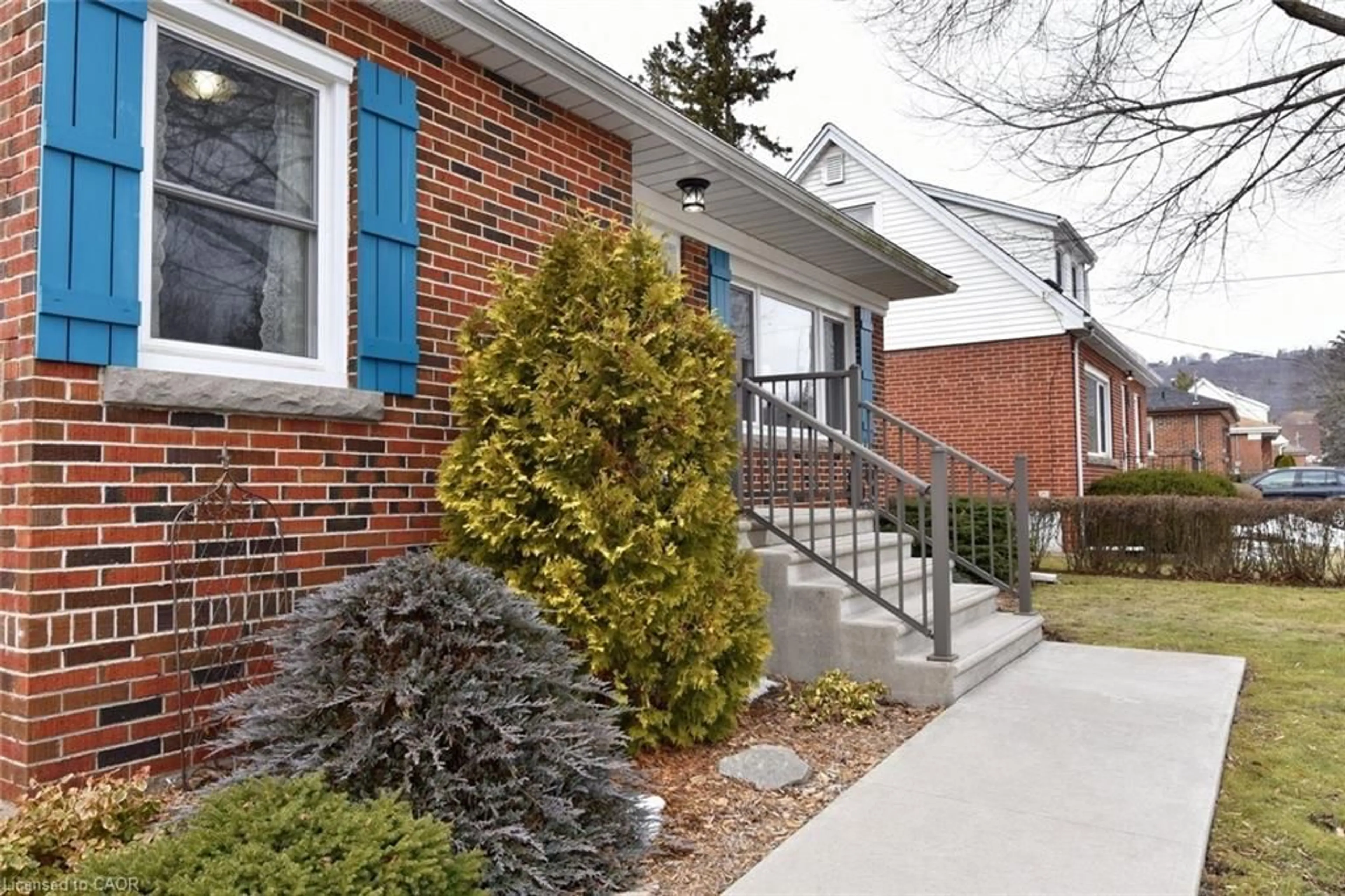 Home with brick exterior material, street for 15 Concord Ave, Dundas Ontario L9H 1R5