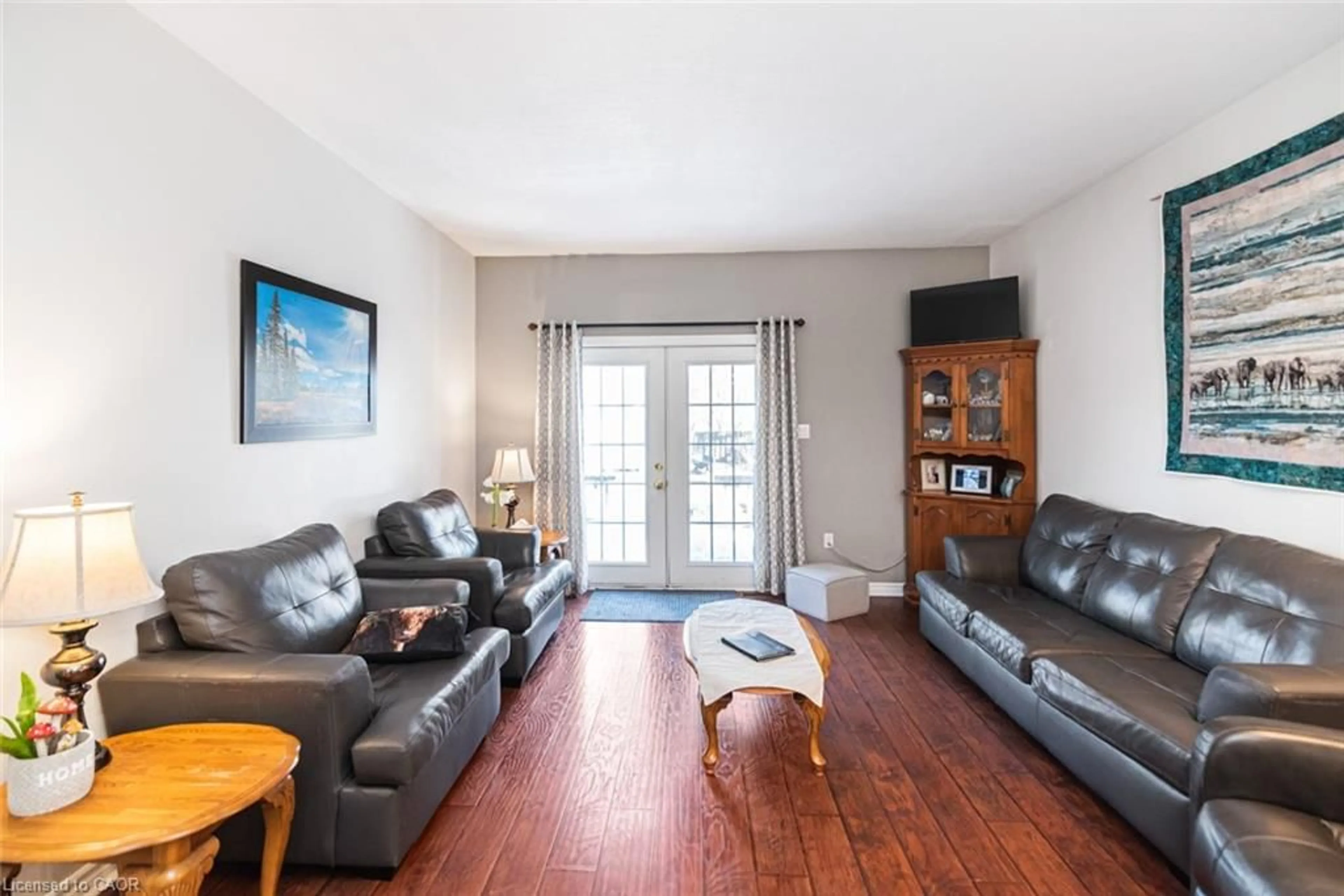 Living room with furniture, wood/laminate floor for 413 Alder St #W, Dunnville Ontario N1A 1R9