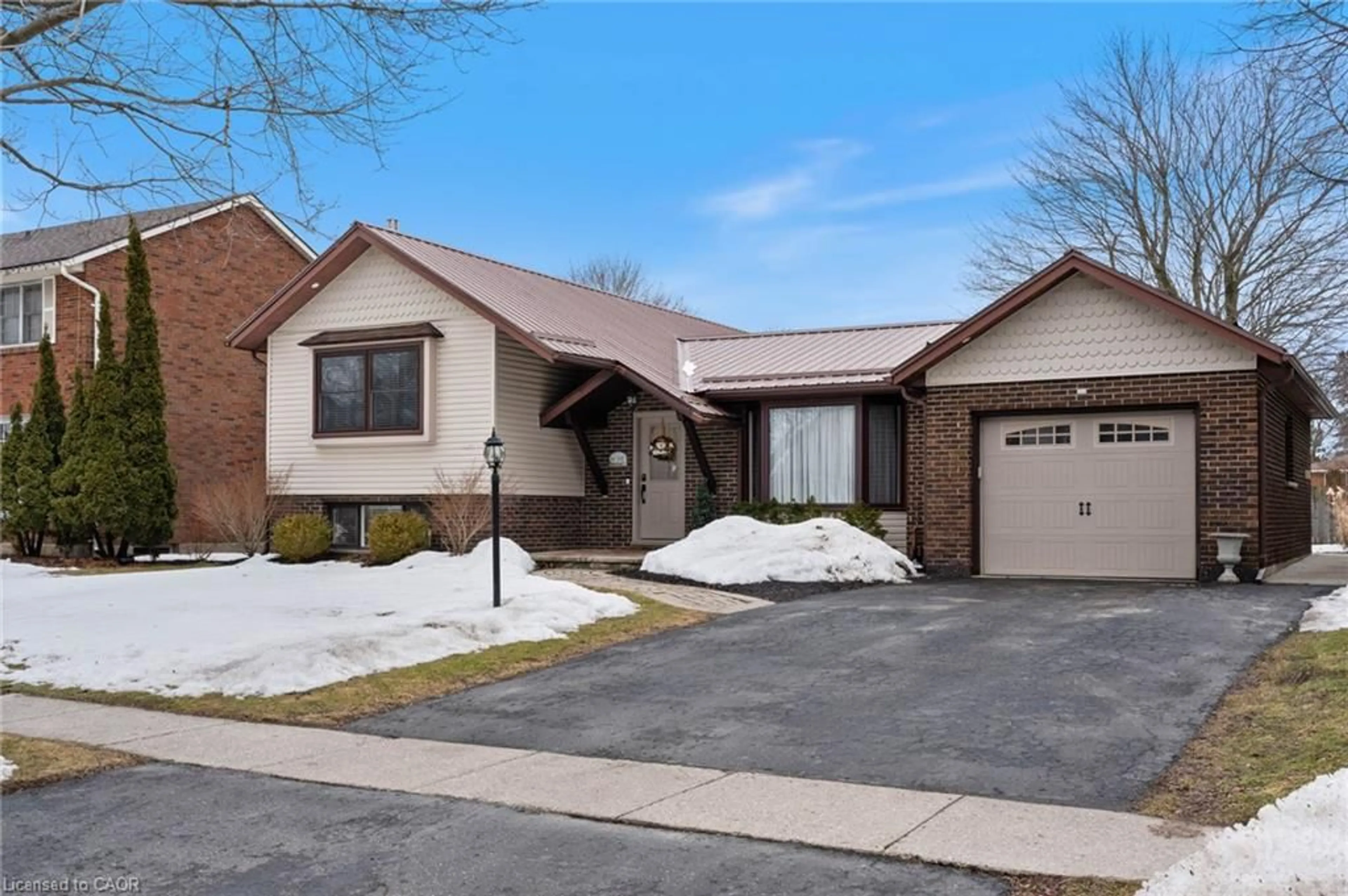 Home with brick exterior material, street for 112 Oak St, Simcoe Ontario N3Y 4S3