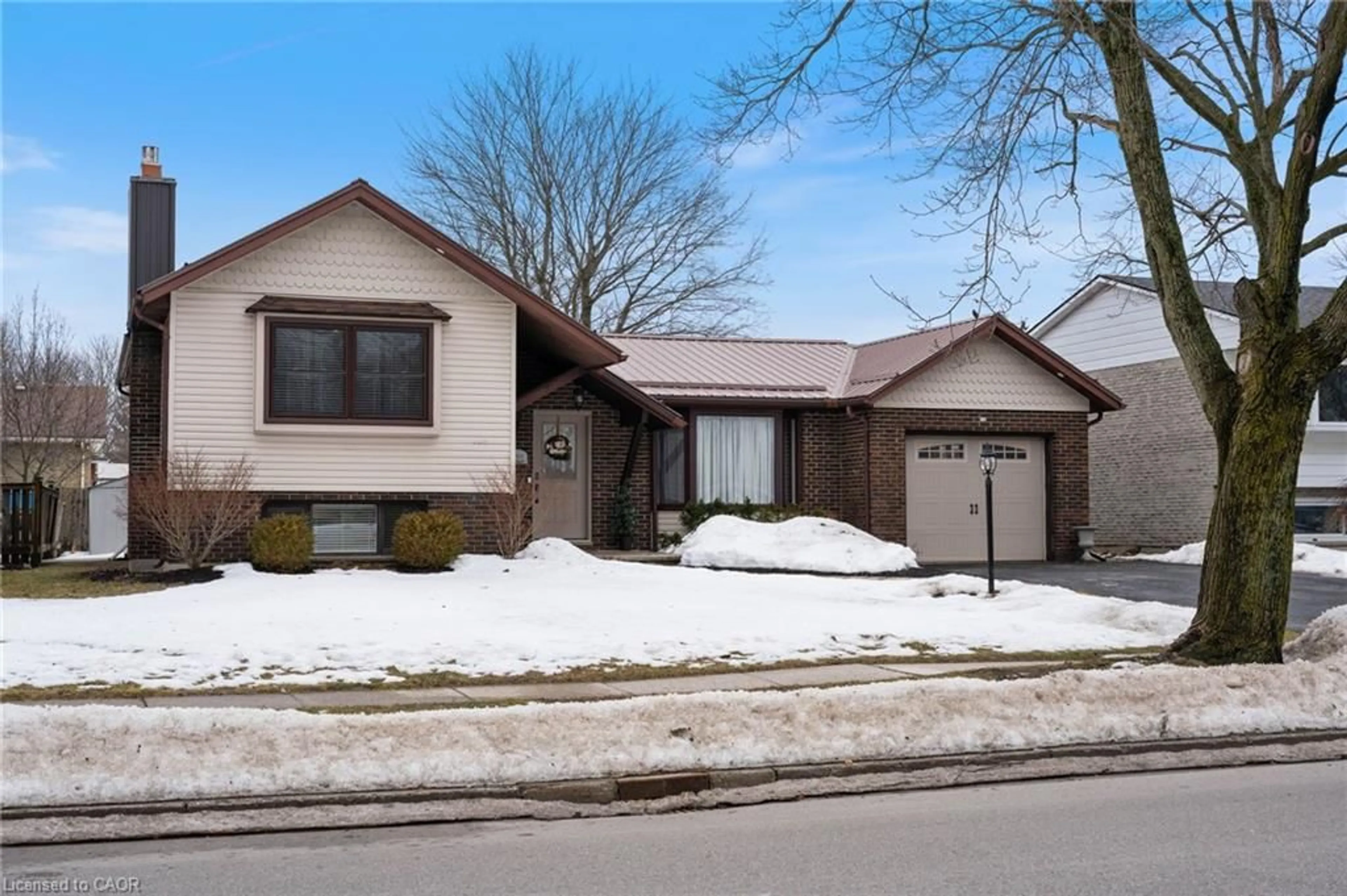 Home with brick exterior material, street for 112 Oak St, Simcoe Ontario N3Y 4S3