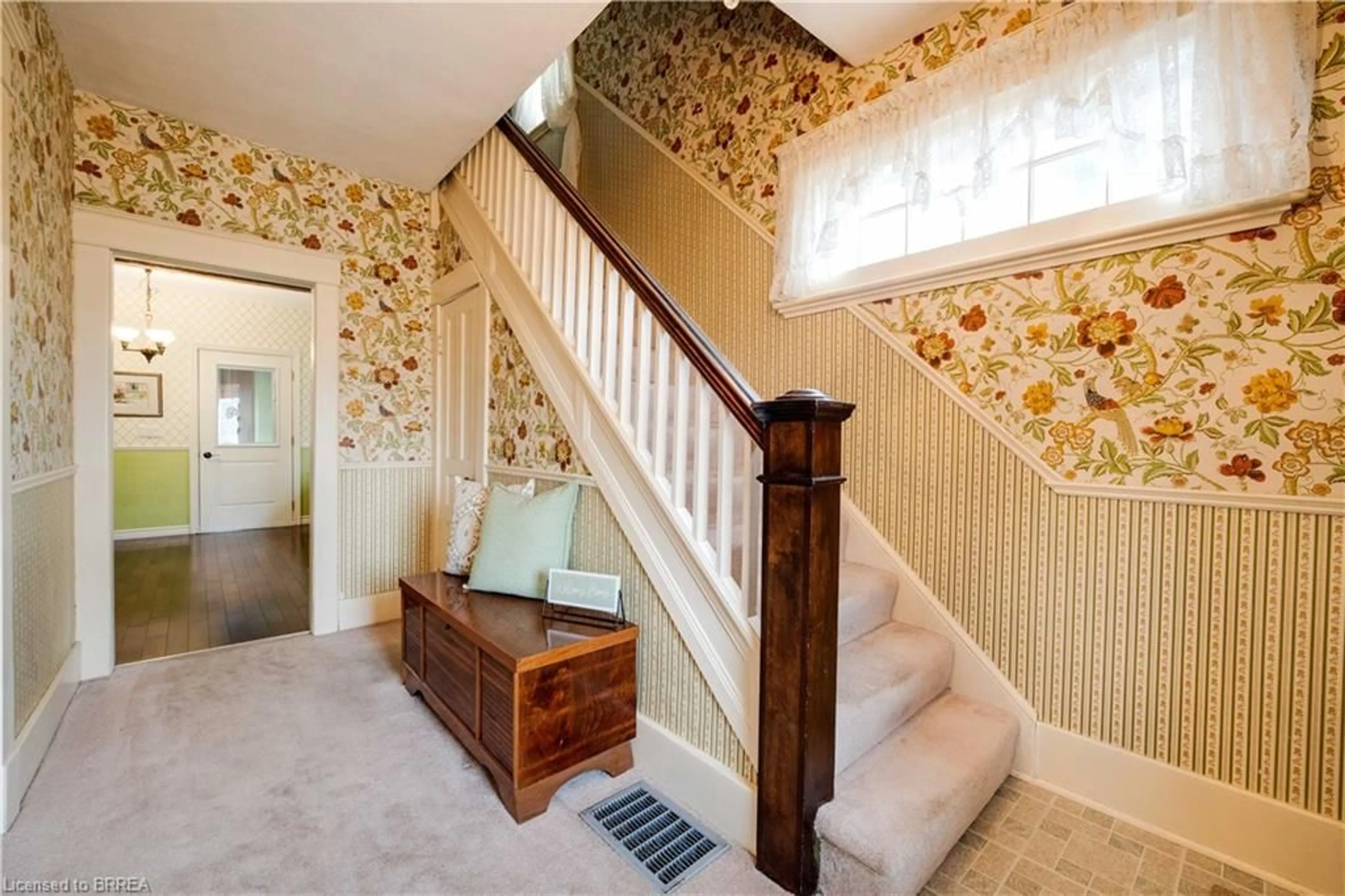 Unknown for 46 Jane St, Paris Ontario N3L 2X9