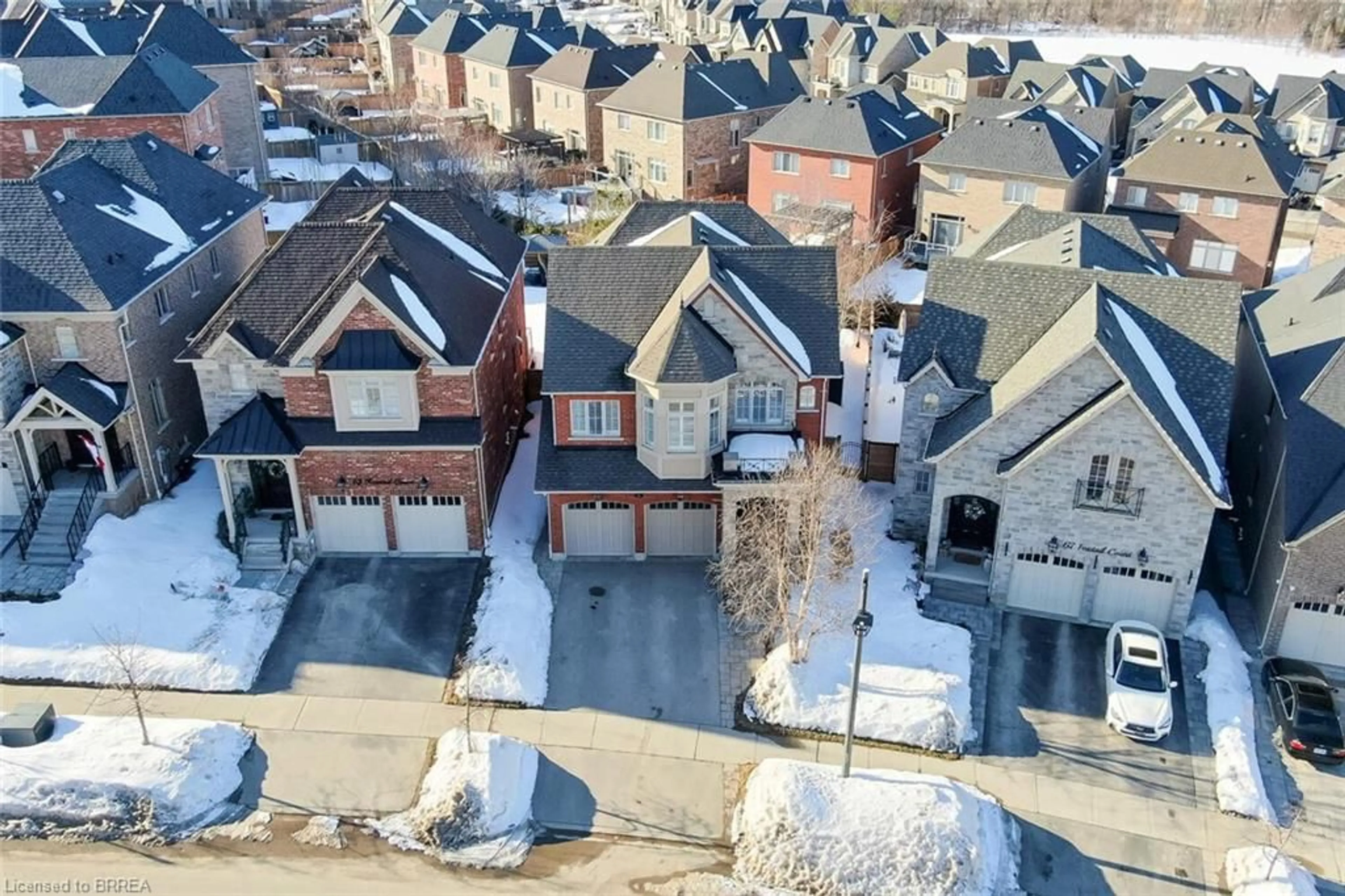 A pic from outside/outdoor area/front of a property/back of a property/a pic from drone, street for 65 Foxtail Crt, Georgetown Ontario L7G 0G3