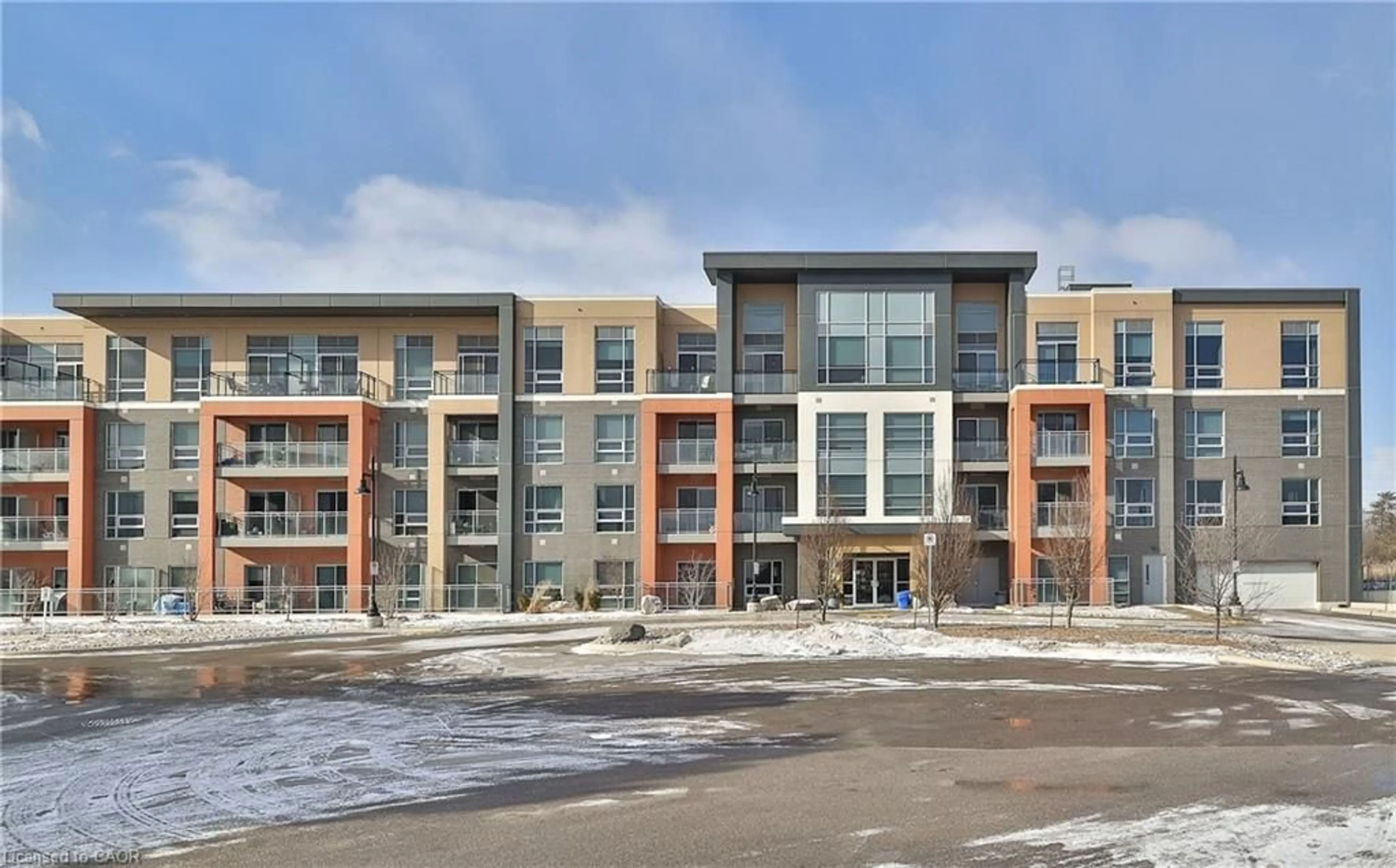 Indoor foyer for 4040 Upper Middle Rd #114, Burlington Ontario L7M 0H2