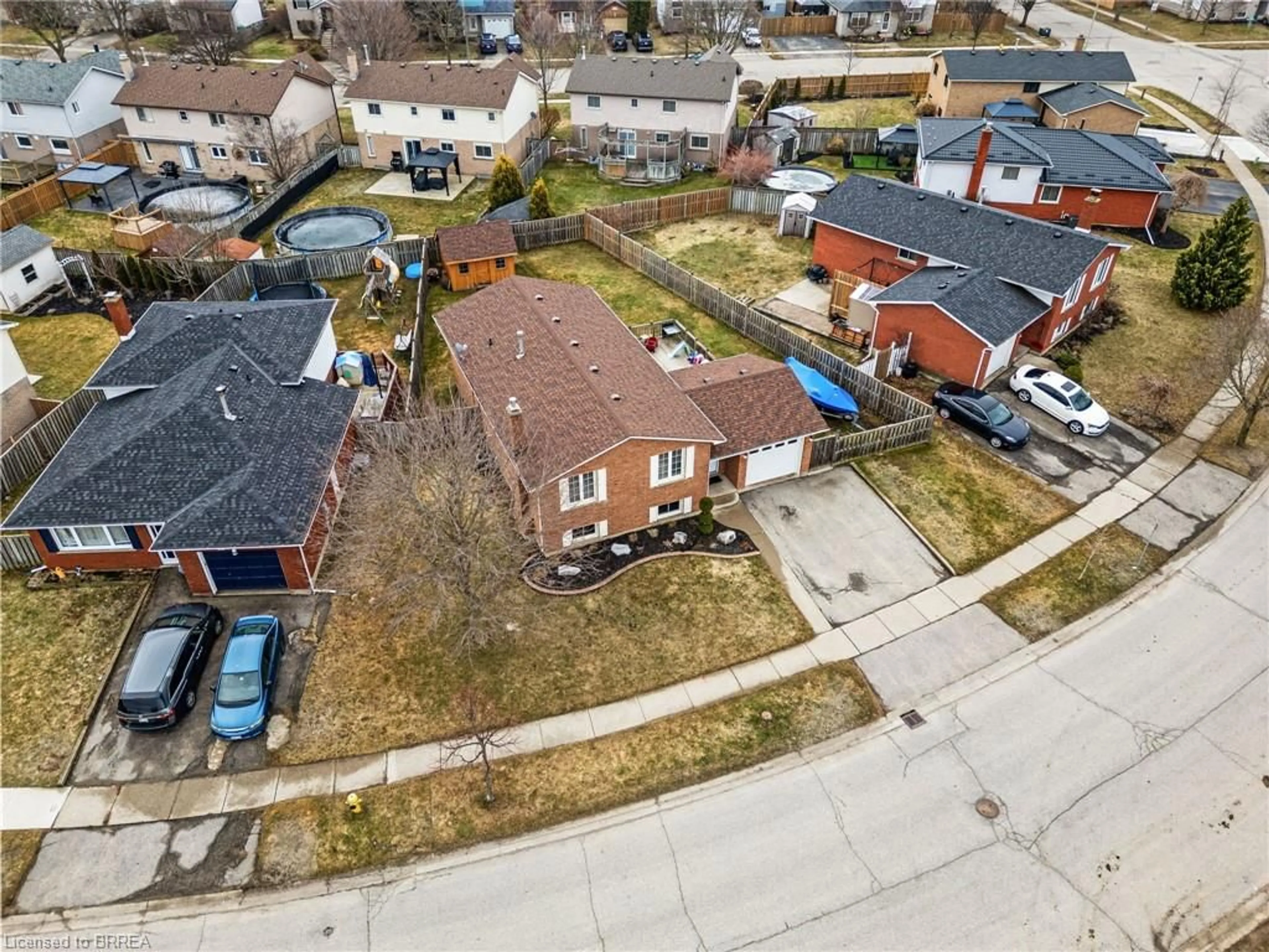 A pic from outside/outdoor area/front of a property/back of a property/a pic from drone, street for 80 Viscount Rd, Brantford Ontario N3P 1Y7