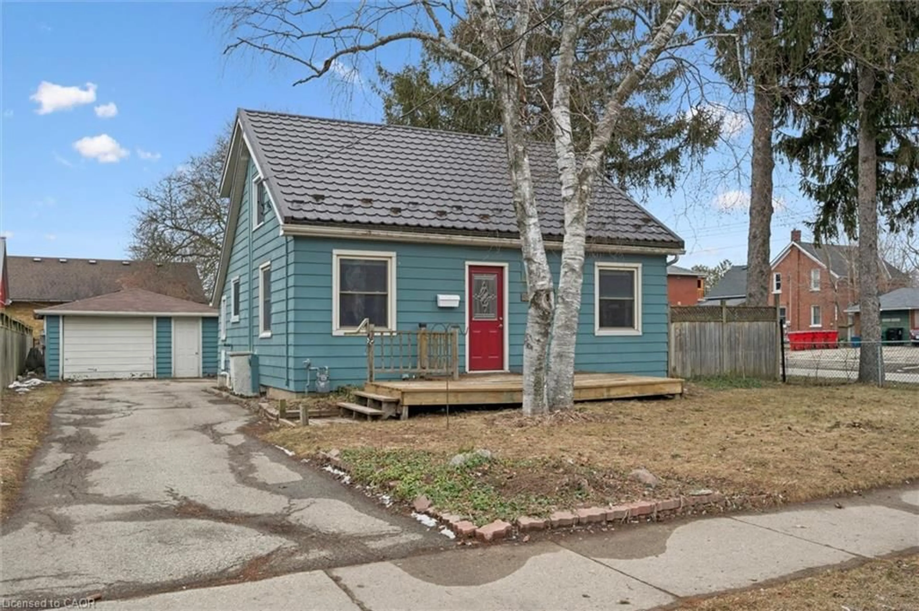 Home with vinyl exterior material, street for 381 Connaught St, Kitchener Ontario N2C 1C1