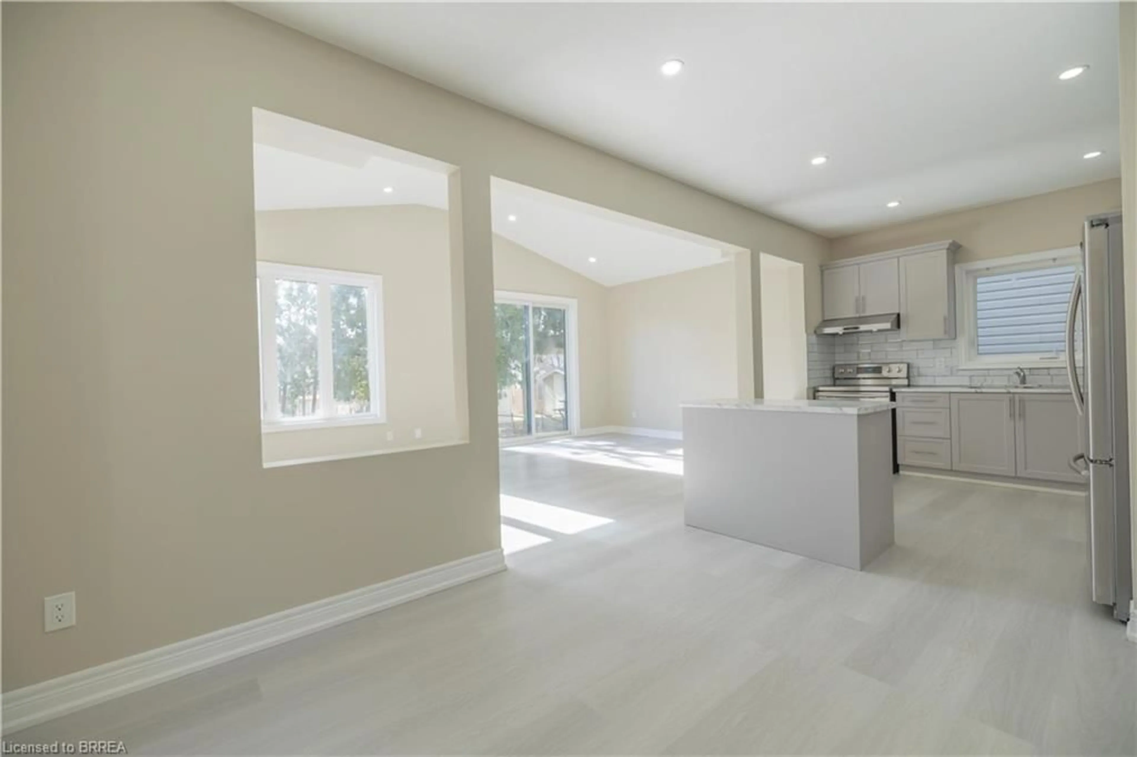 Open concept kitchen, unknown for 72 Balfour St, Brantford Ontario N3T 1J7