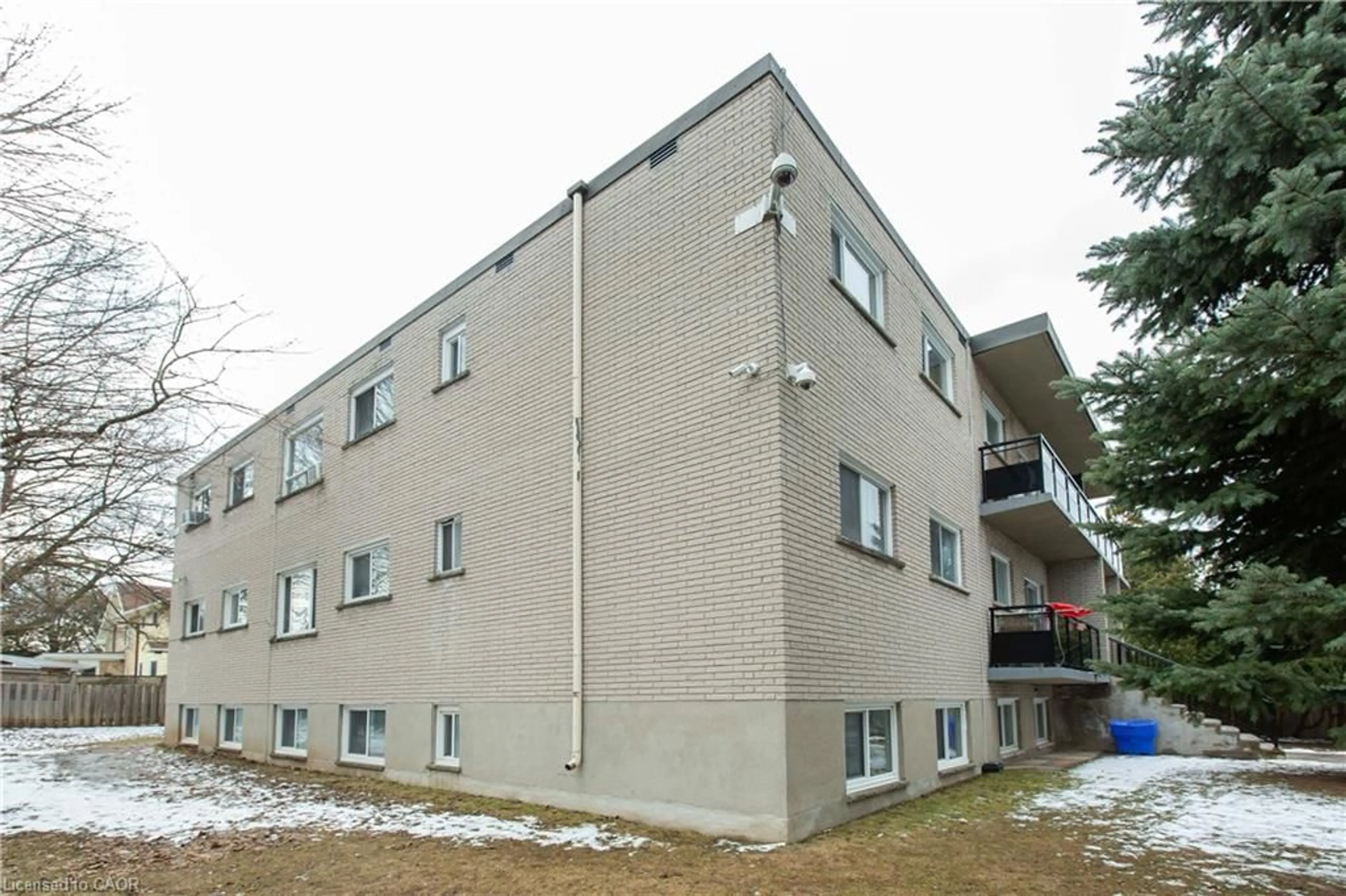 Patio, building for 115 Kraft Ave, Kitchener Ontario N2A 2J2