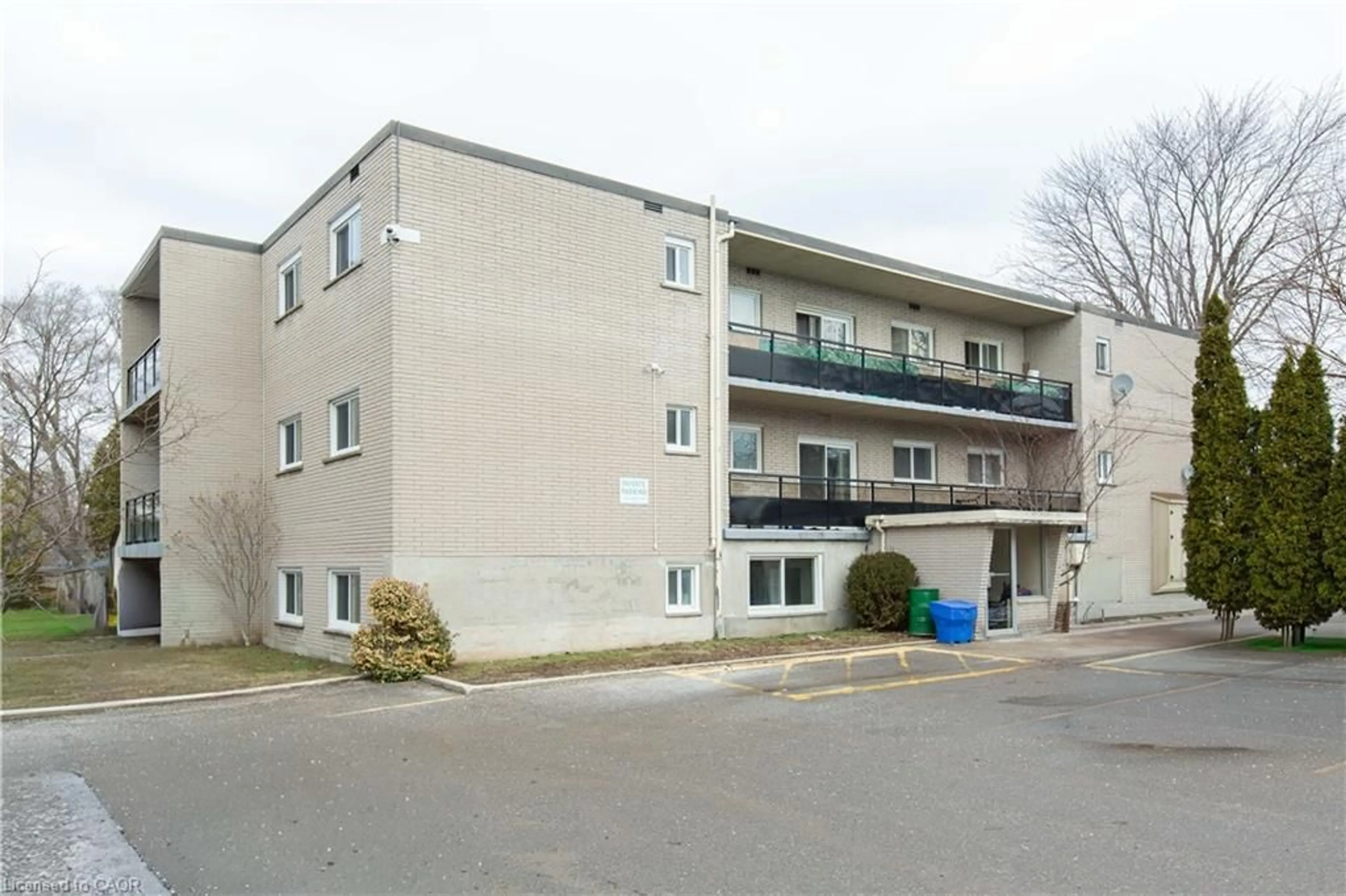 Patio, unknown for 115 Kraft Ave, Kitchener Ontario N2A 2J2