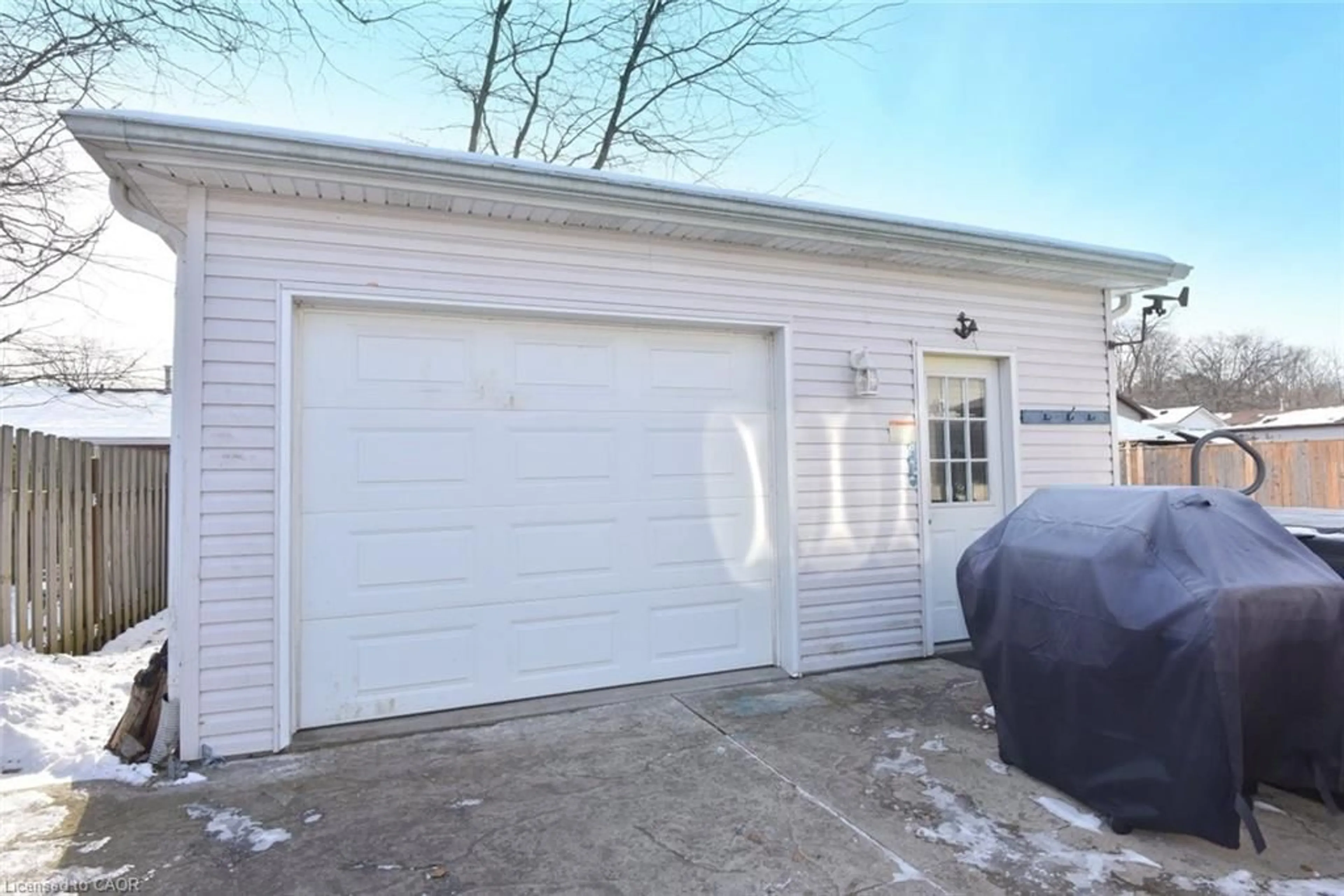 Indoor garage for 41 Mergl Dr, Port Dover Ontario N0A 1N4