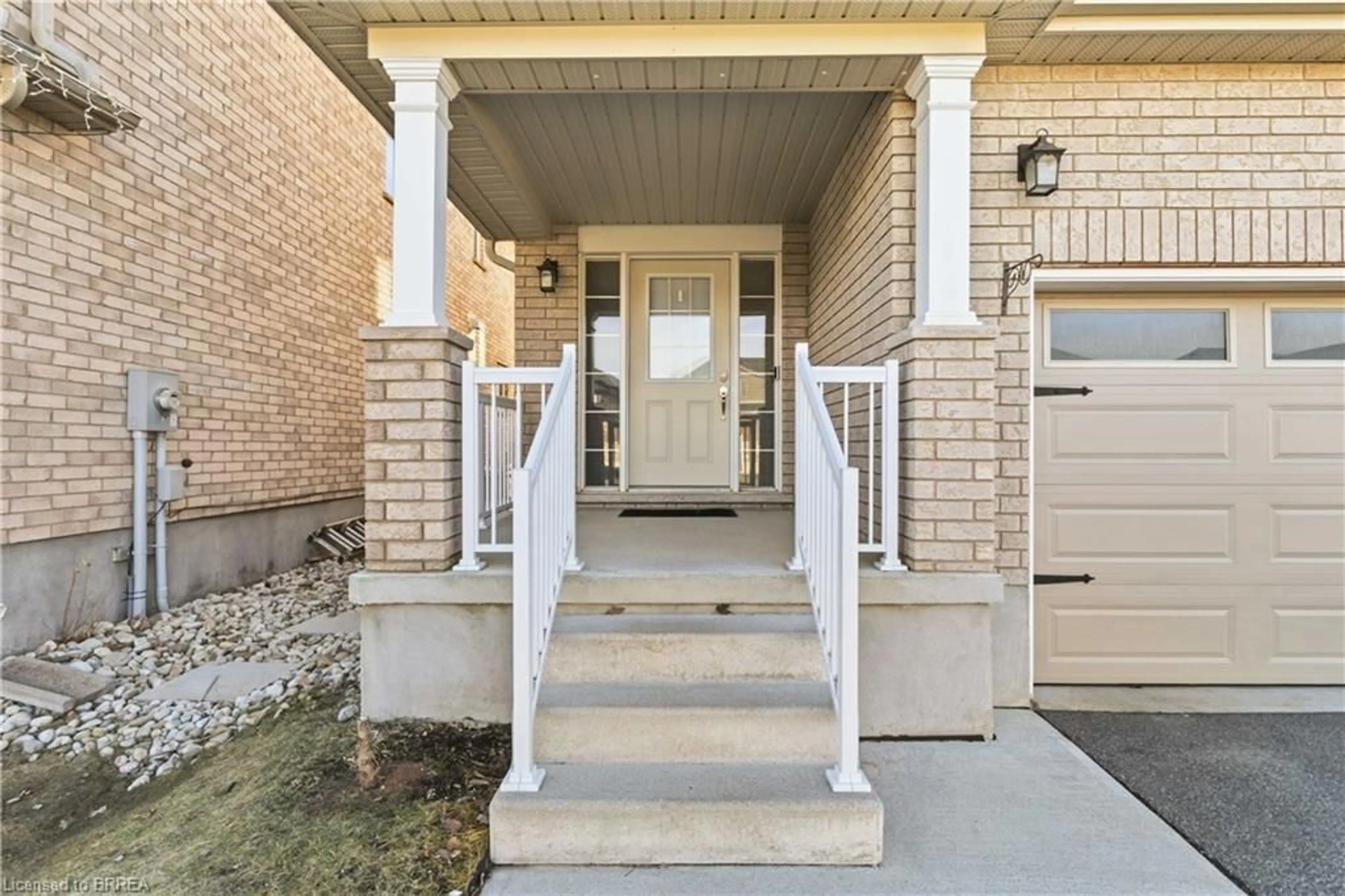Indoor entryway for 13 Crawford Pl, Paris Ontario N3L 0A6