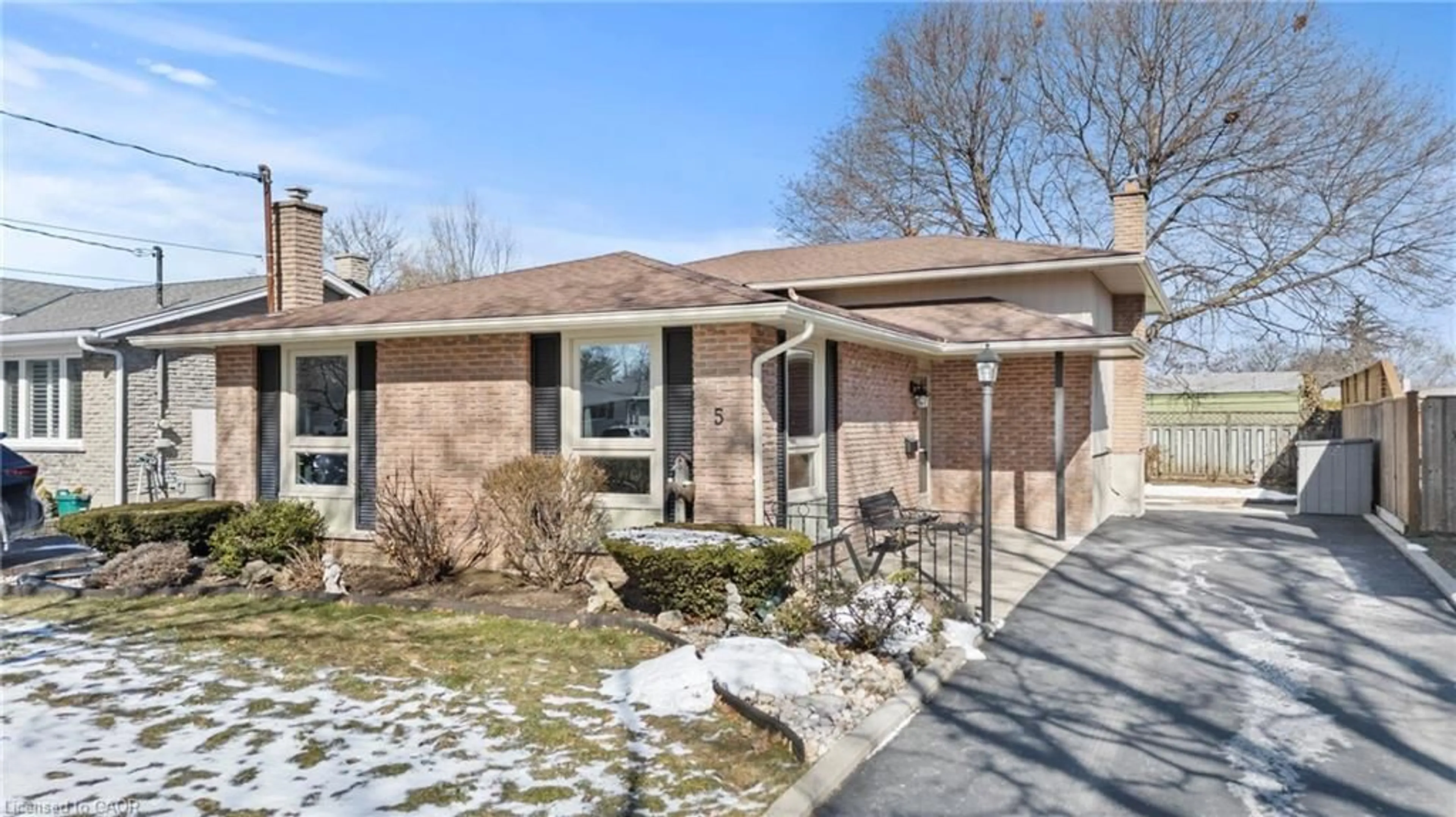 Home with brick exterior material, street for 5 Sheridan Dr, St. Catharines Ontario L2M 6N8