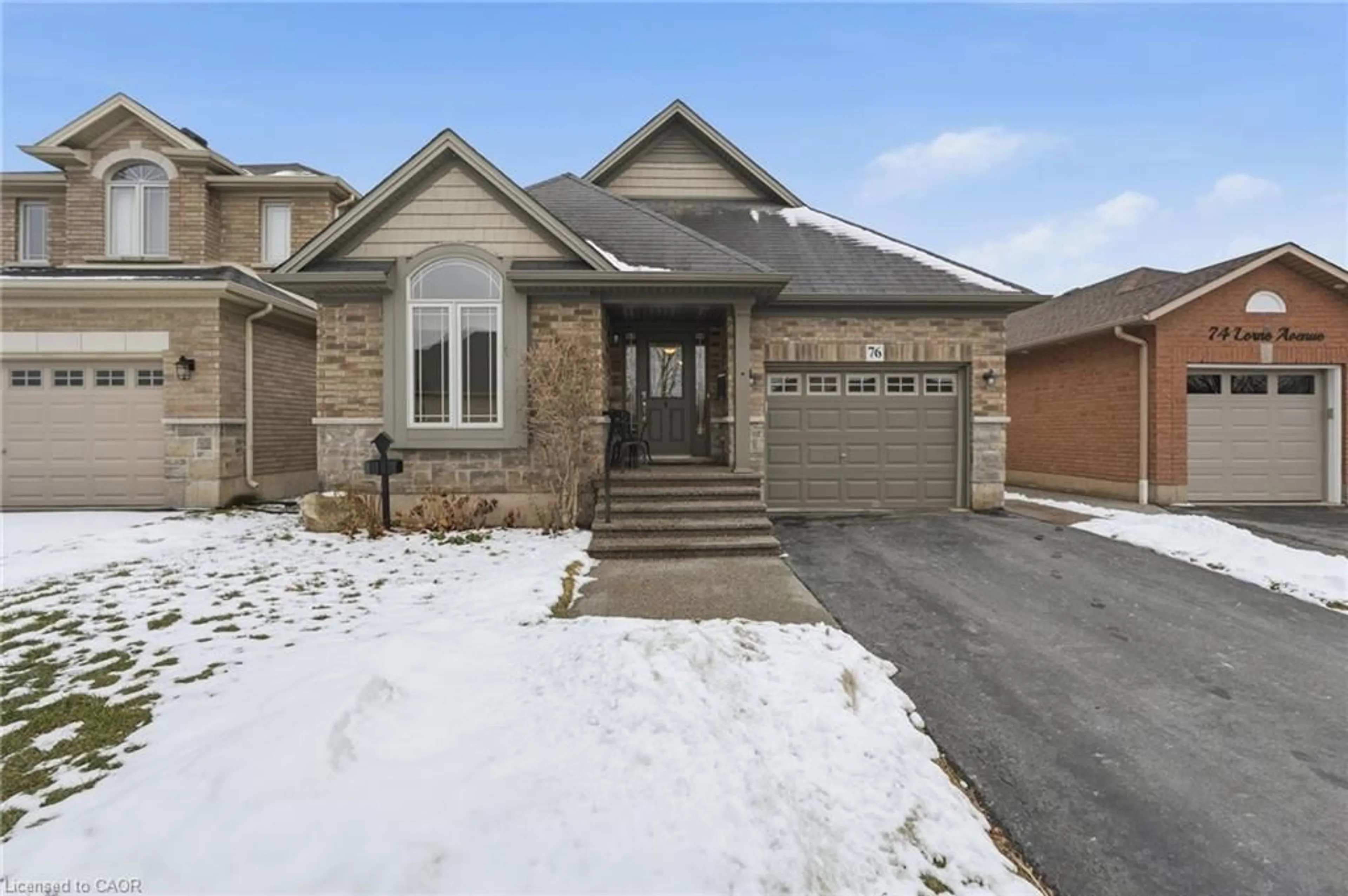 Home with brick exterior material, street for 76 Lorne Ave, Grimsby Ontario L3M 0C7