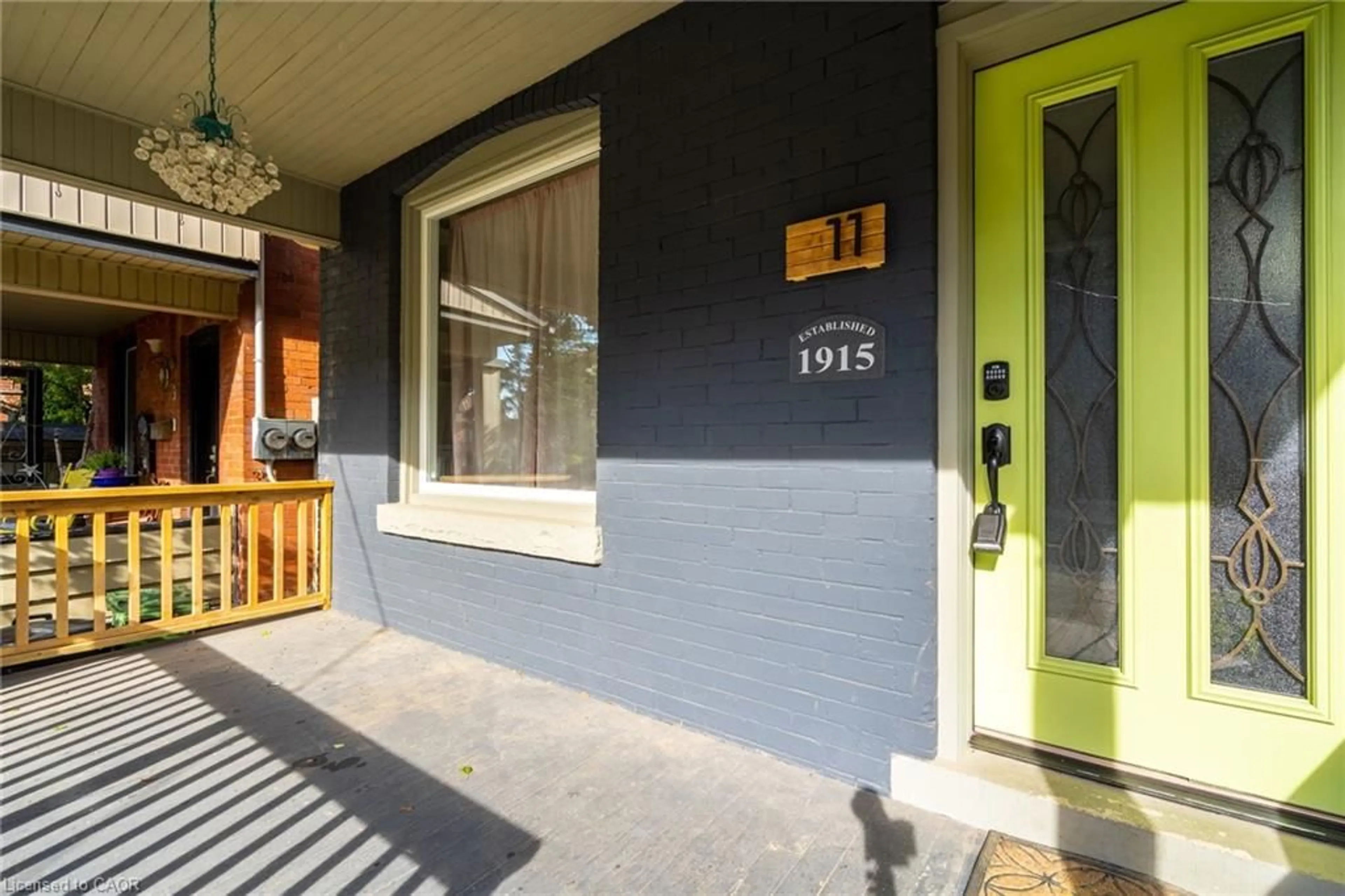 Indoor entryway for 11 Lorne Ave, Hamilton Ontario L8M 2X5