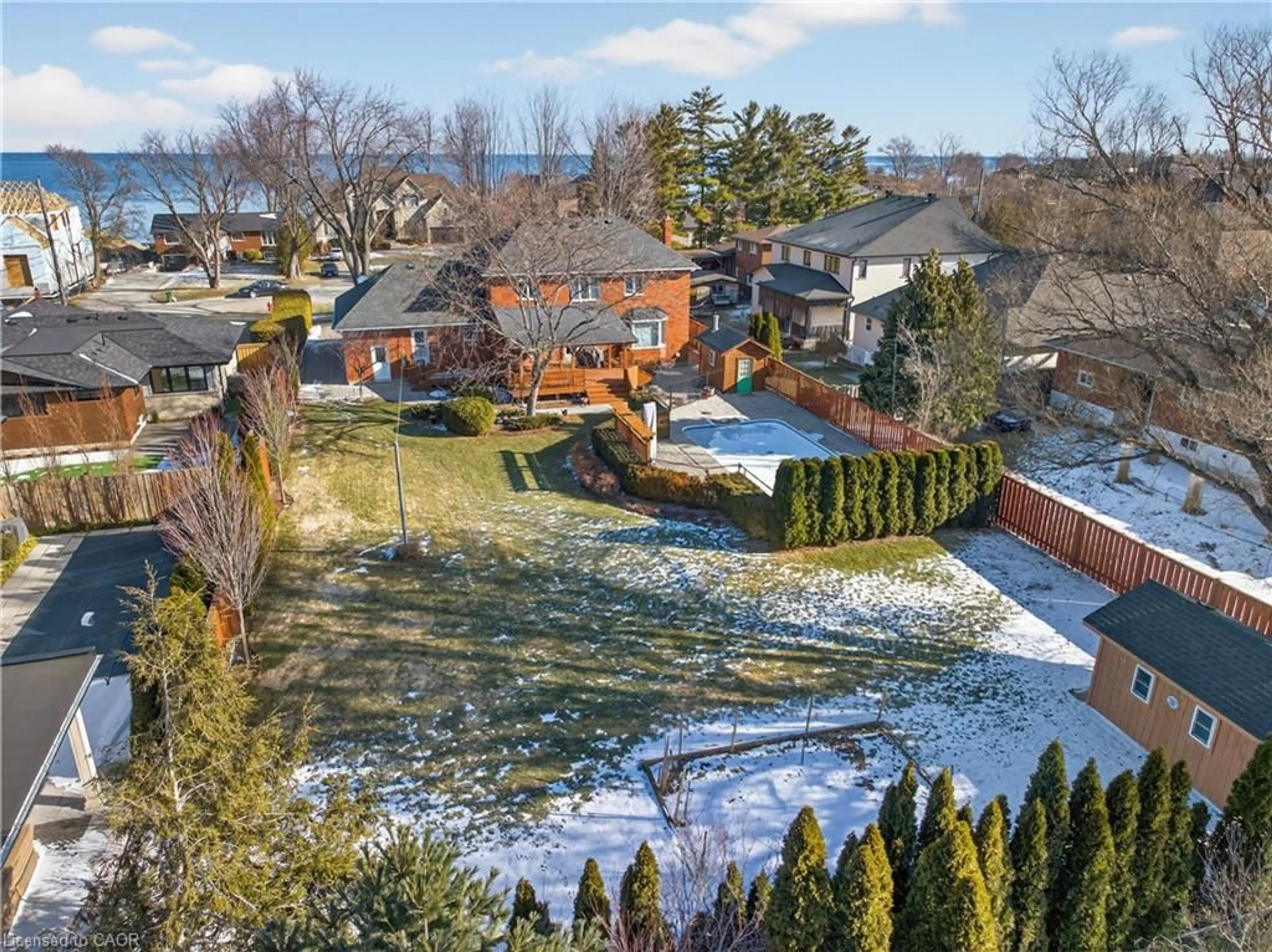 A pic from outside/outdoor area/front of a property/back of a property/a pic from drone, unknown for 22 Wendakee Dr, Hamilton Ontario L8E 5T3