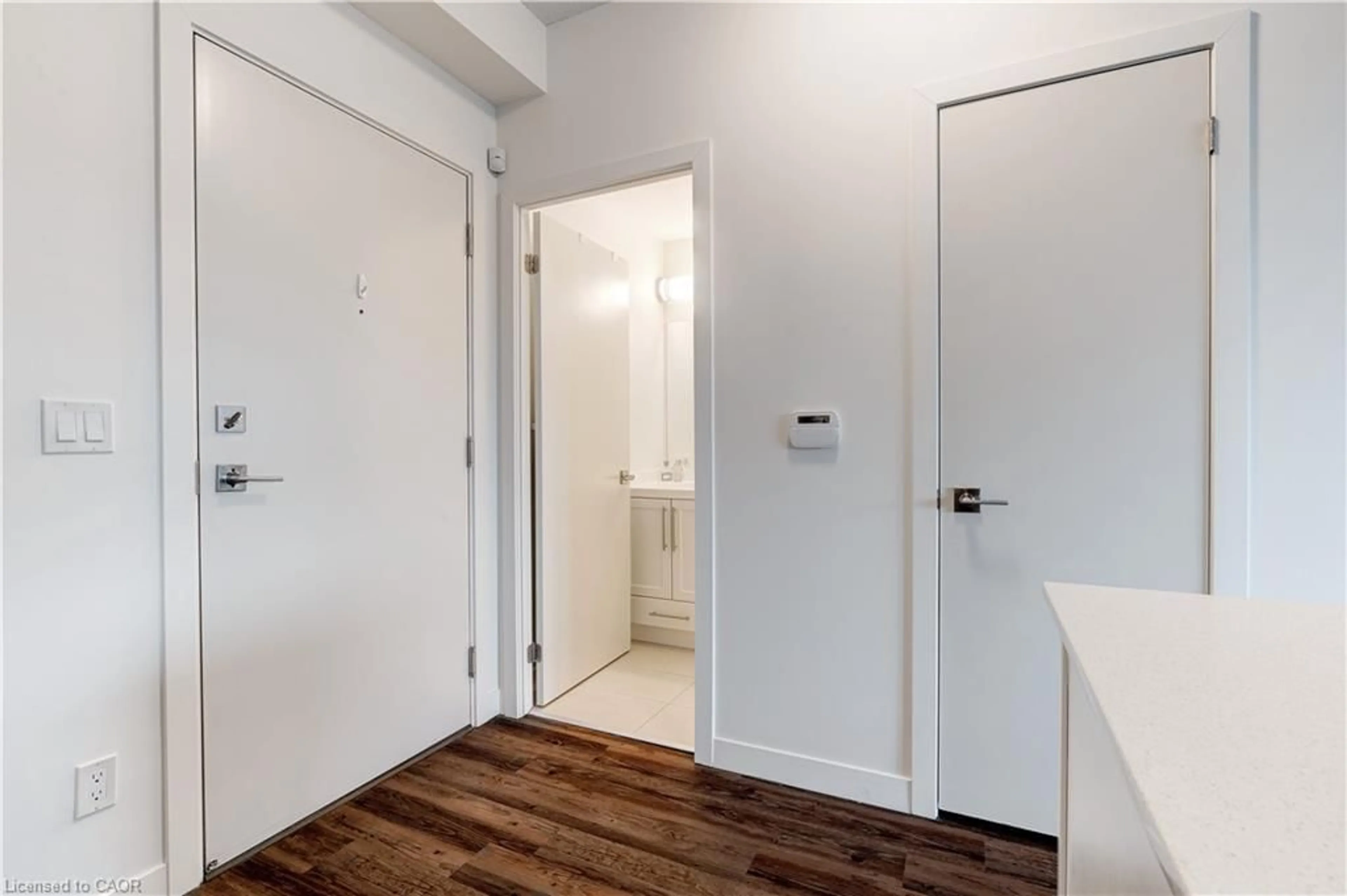 Unknown for 2087 Fairview St #2101, Burlington Ontario L7R 0E5