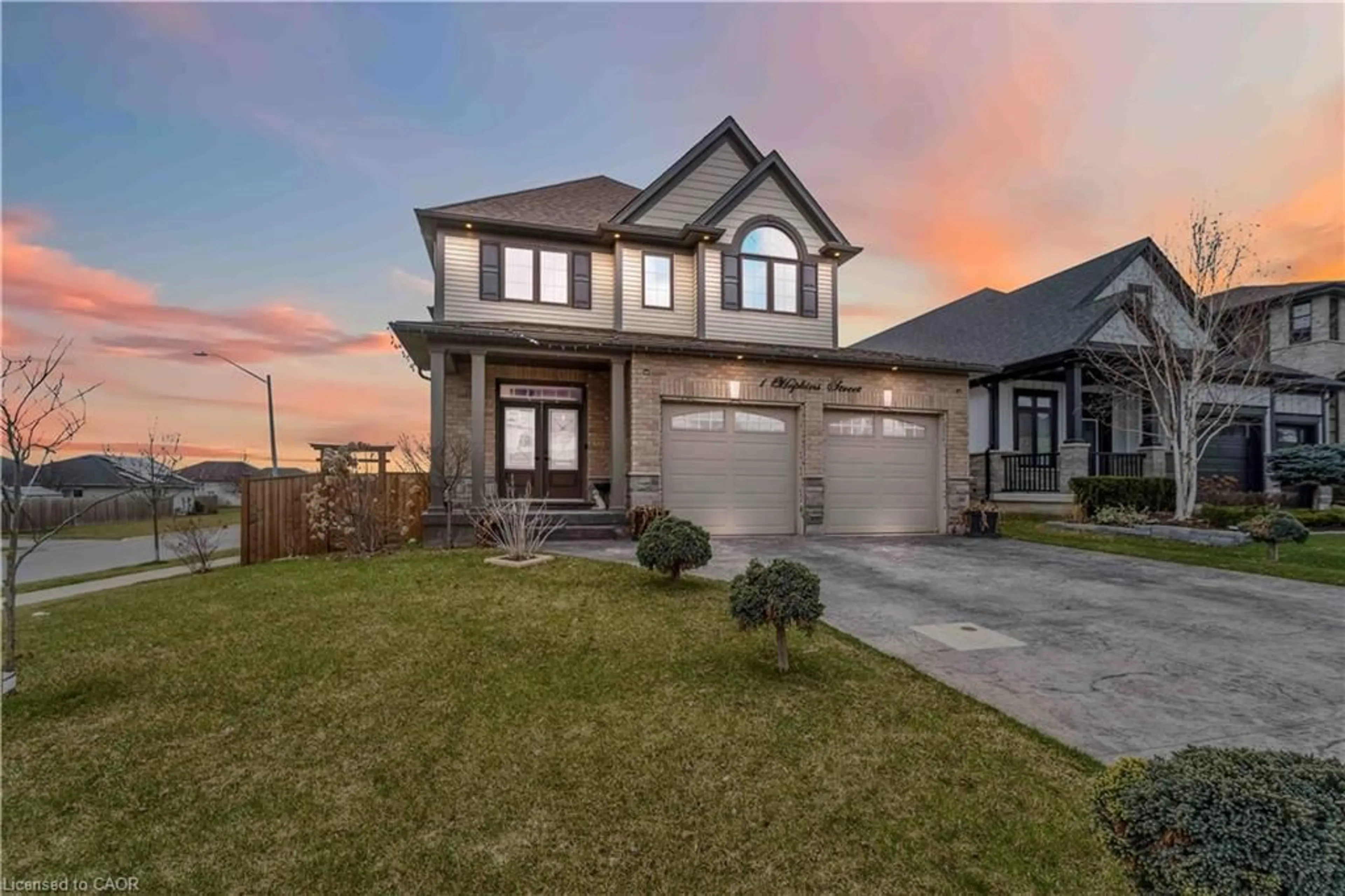 Home with brick exterior material, street for 1 Hopkins St, Thorold Ontario L2V 0E6