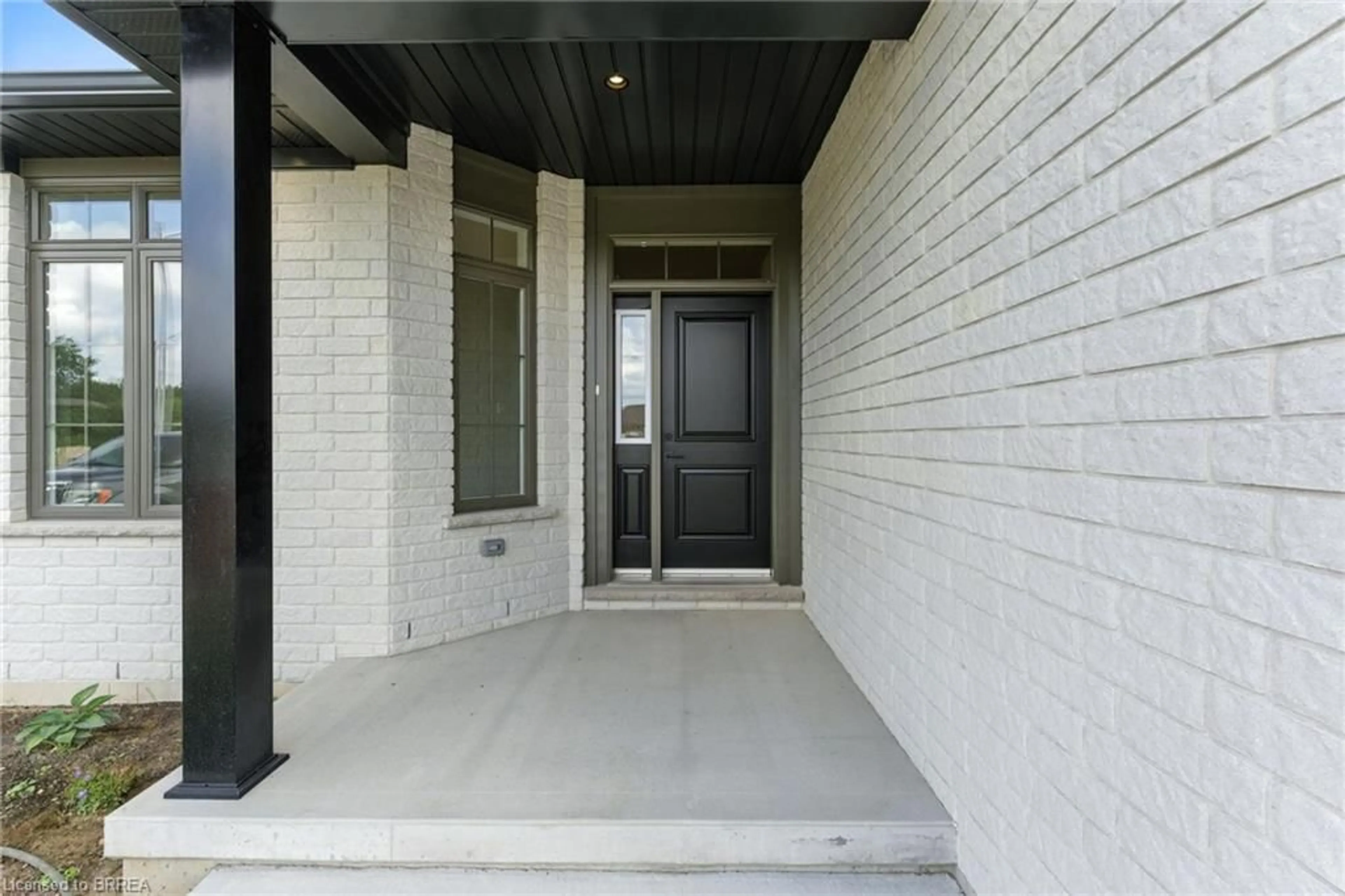 Indoor entryway for 150 Vanrooy Trail, Waterford Ontario N0E 1Y0