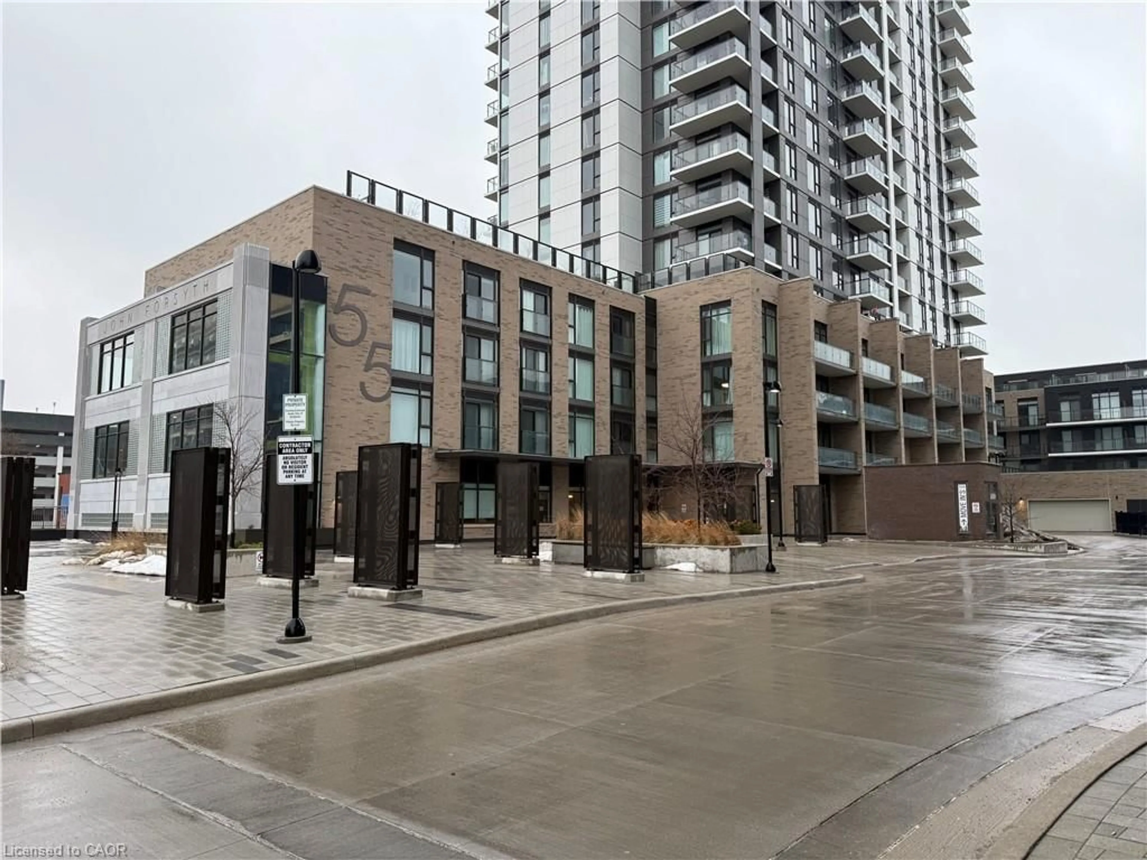 Indoor foyer for 55 Duke St #1701, Kitchener Ontario N2H 0C9