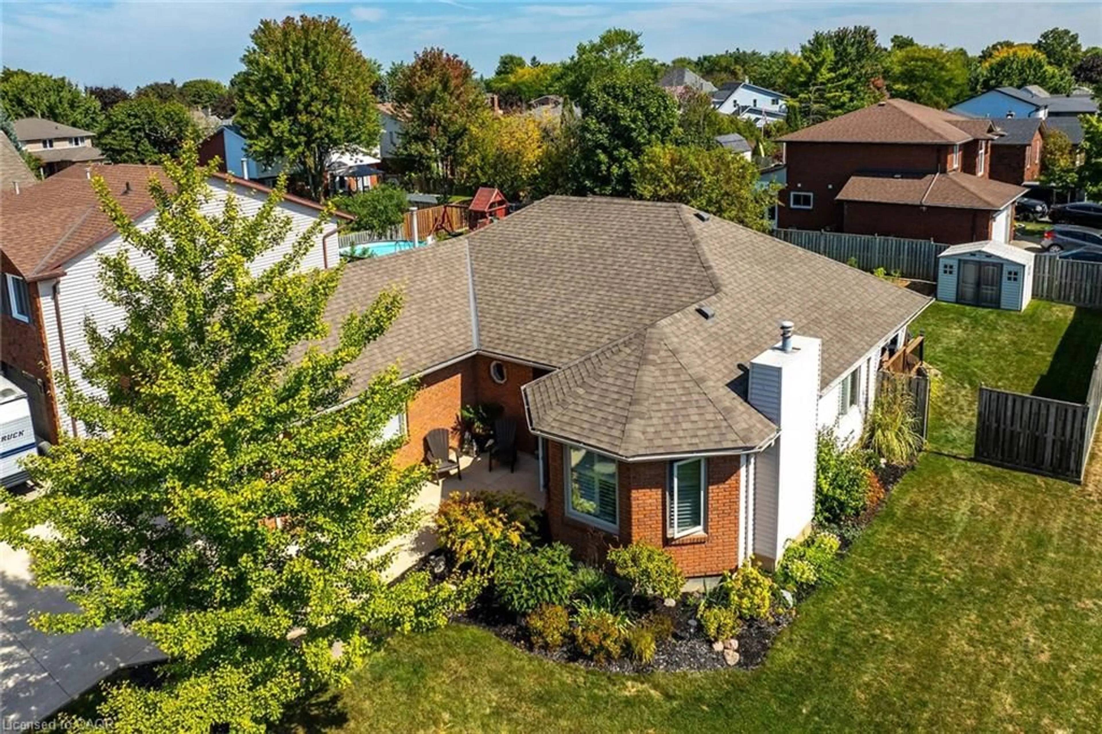 A pic from outside/outdoor area/front of a property/back of a property/a pic from drone, water/lake/river/ocean view for 35 Highland Blvd, Caledonia Ontario N3W 1G6