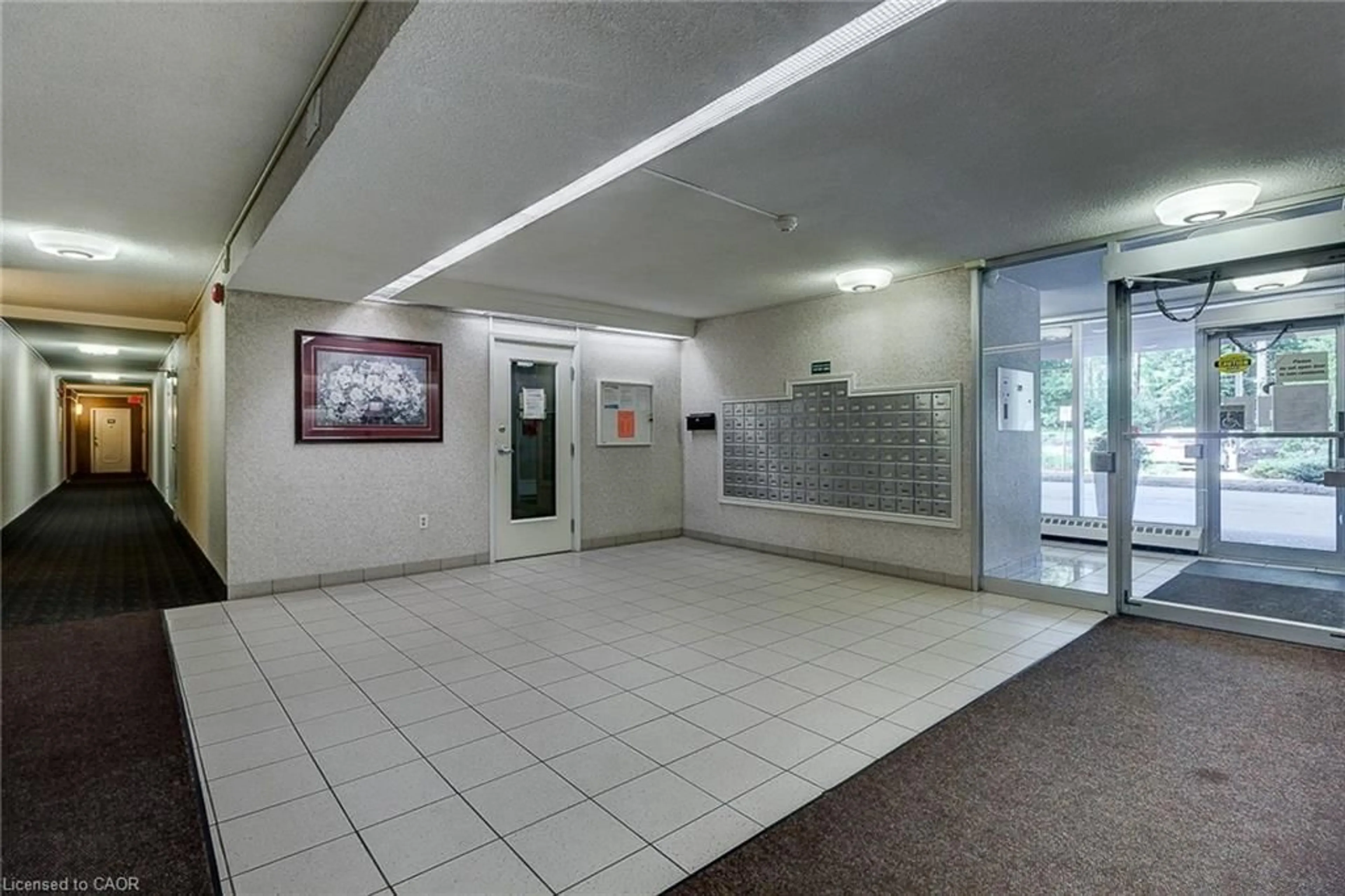 Indoor foyer for 1966 Main St #104, Hamilton Ontario L8S 1J6