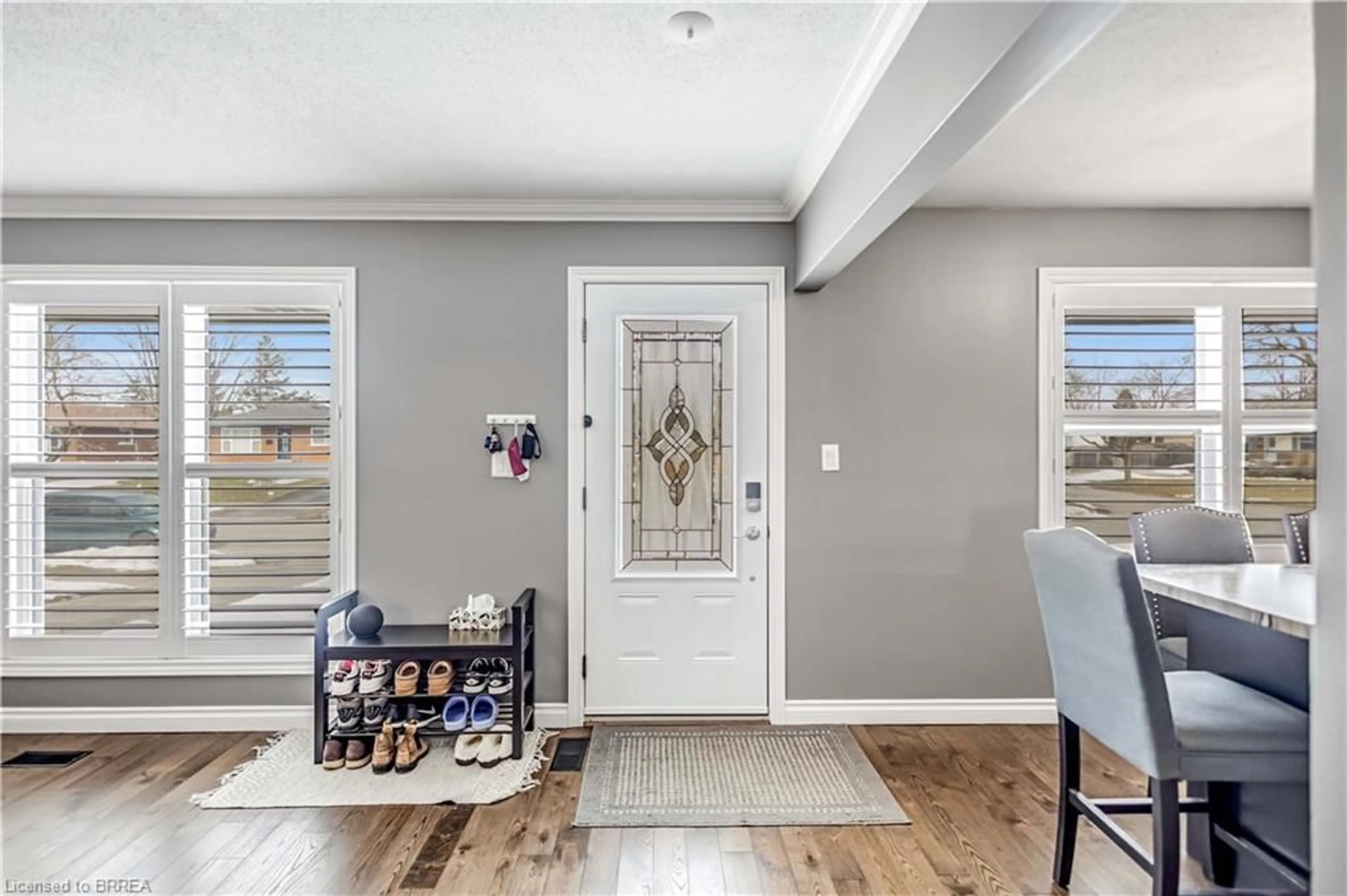 Indoor entryway for 15 Blueridge Cres, Brantford Ontario N3R 5E6