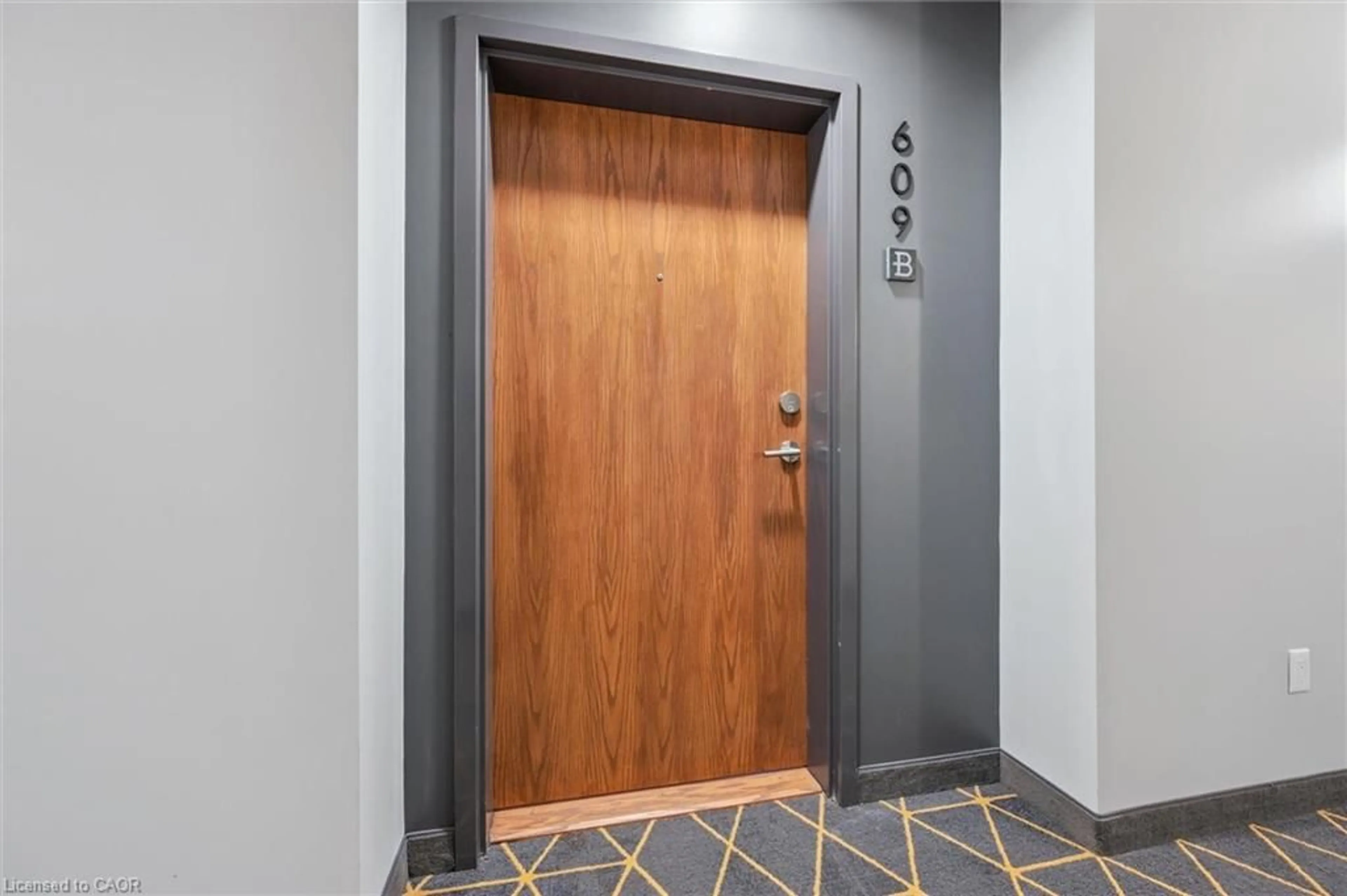 Indoor entryway for 251 Northfield Dr #609, Waterloo Ontario N2K 0G9