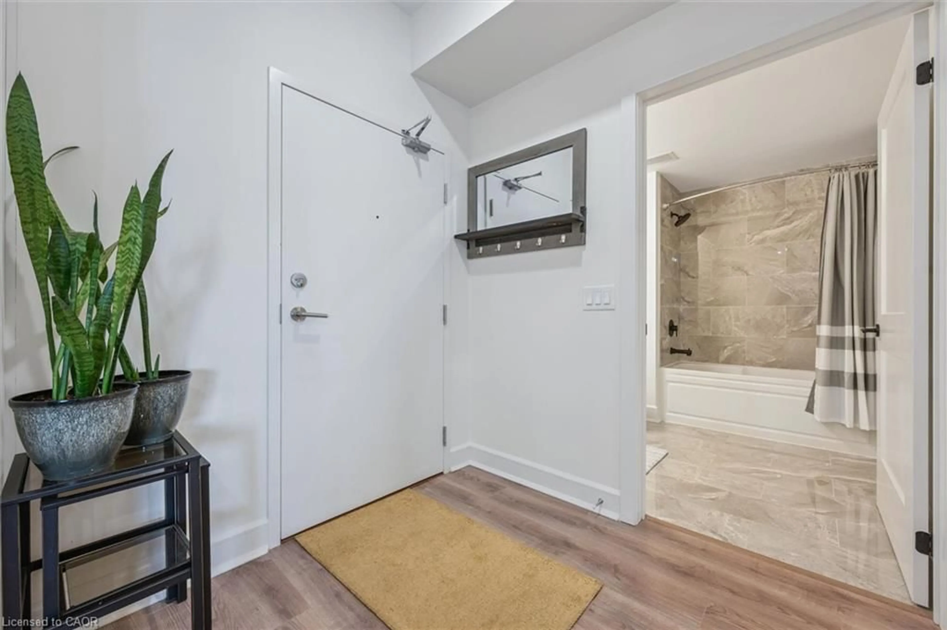 Indoor entryway for 251 Northfield Dr #609, Waterloo Ontario N2K 0G9
