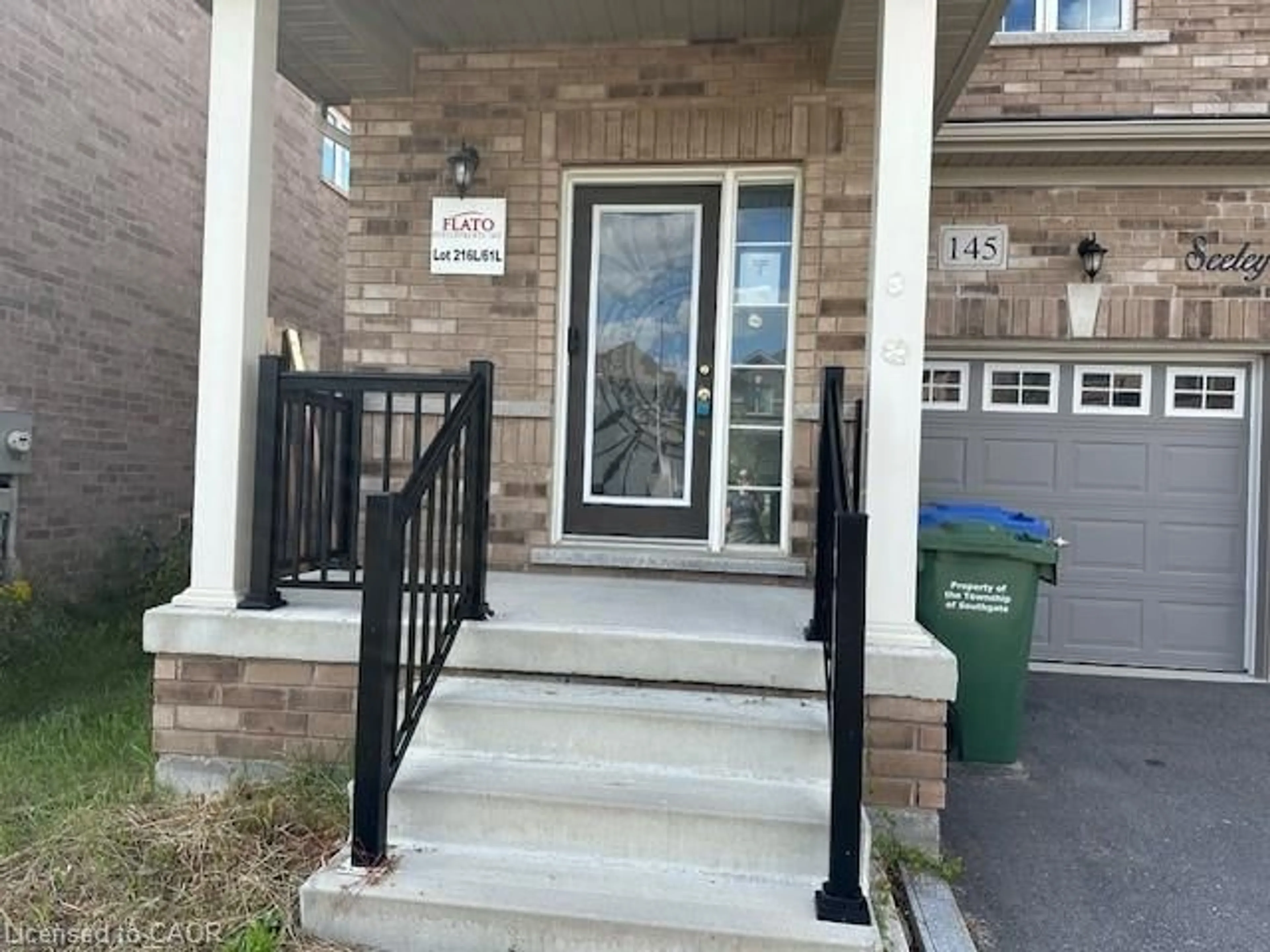 Indoor entryway for 145 Seeley Ave, Dundalk Ontario N0C 1B0
