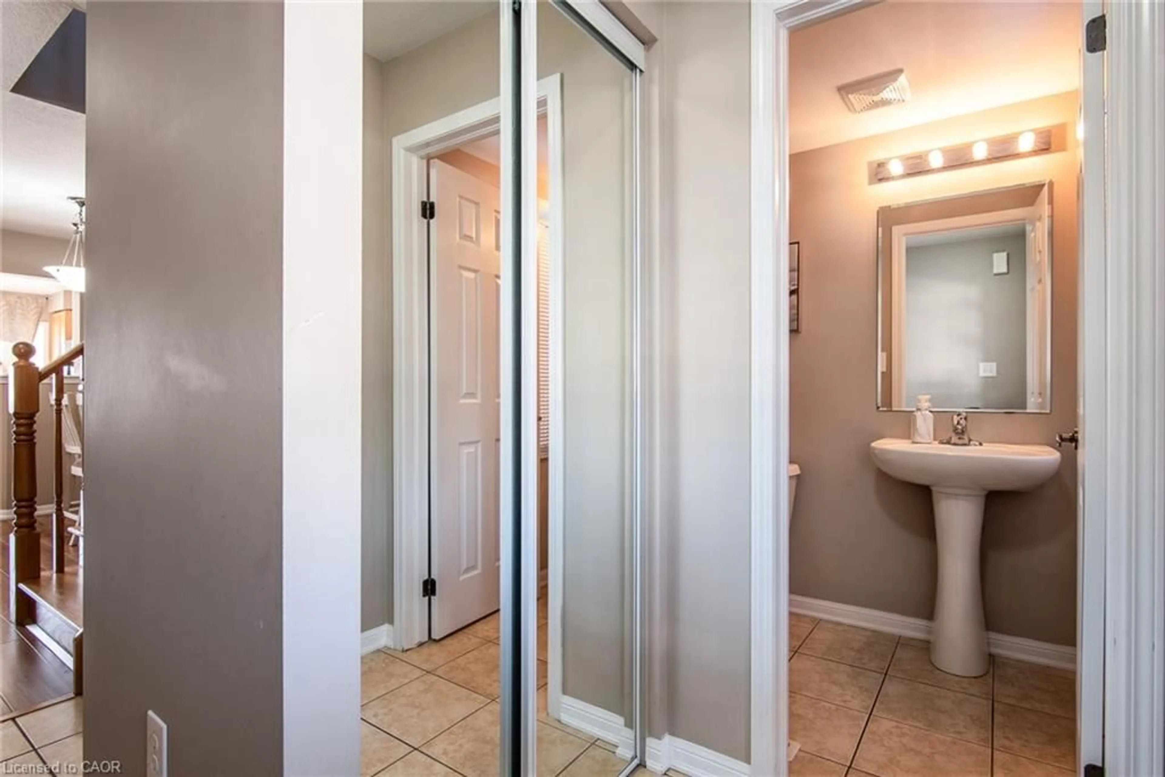 Standard bathroom, unknown for 73 Abbott Cres, Cambridge Ontario N3C 0C9