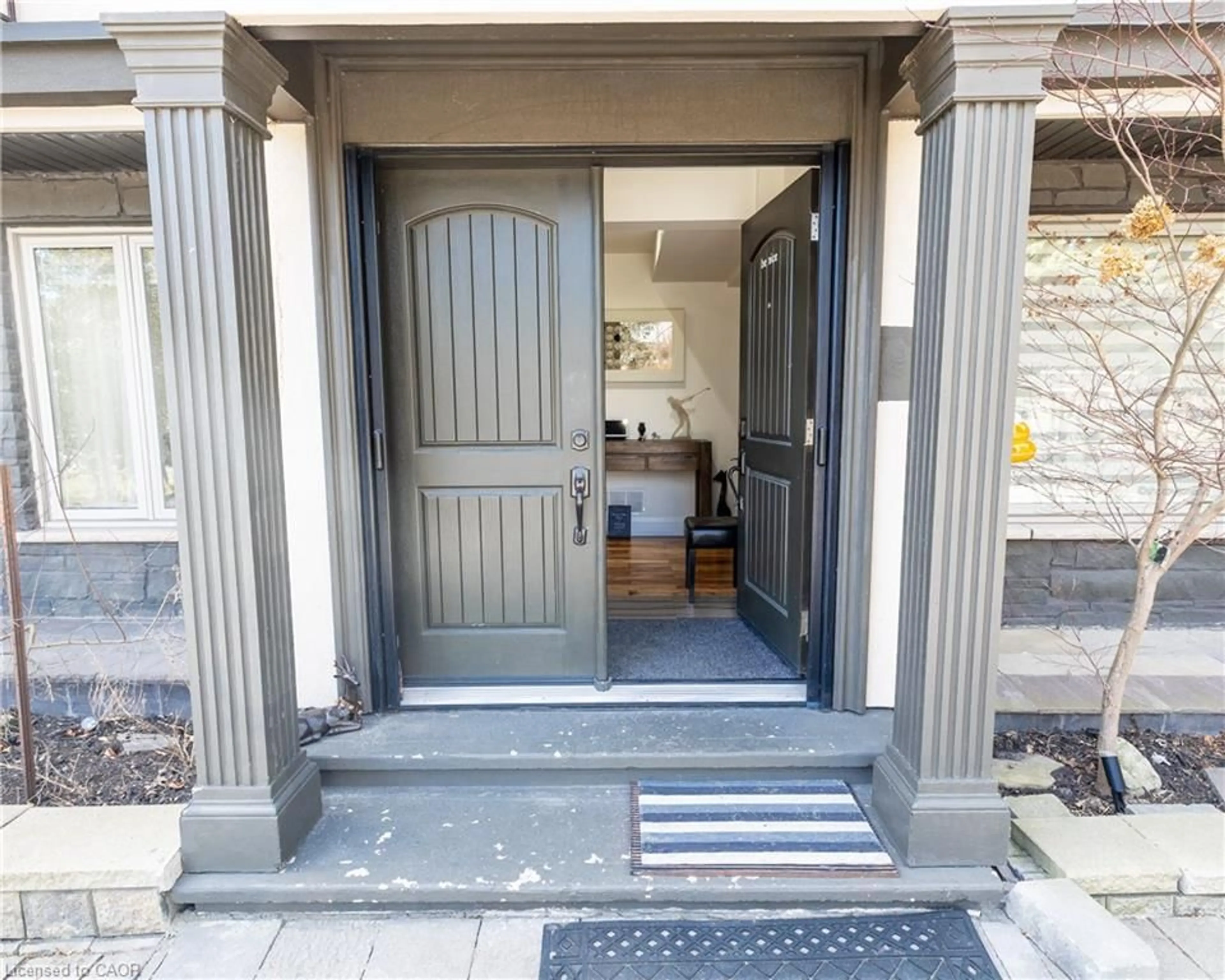 Indoor entryway for 60 Belvedere Dr, Oakville Ontario L6L 4B6