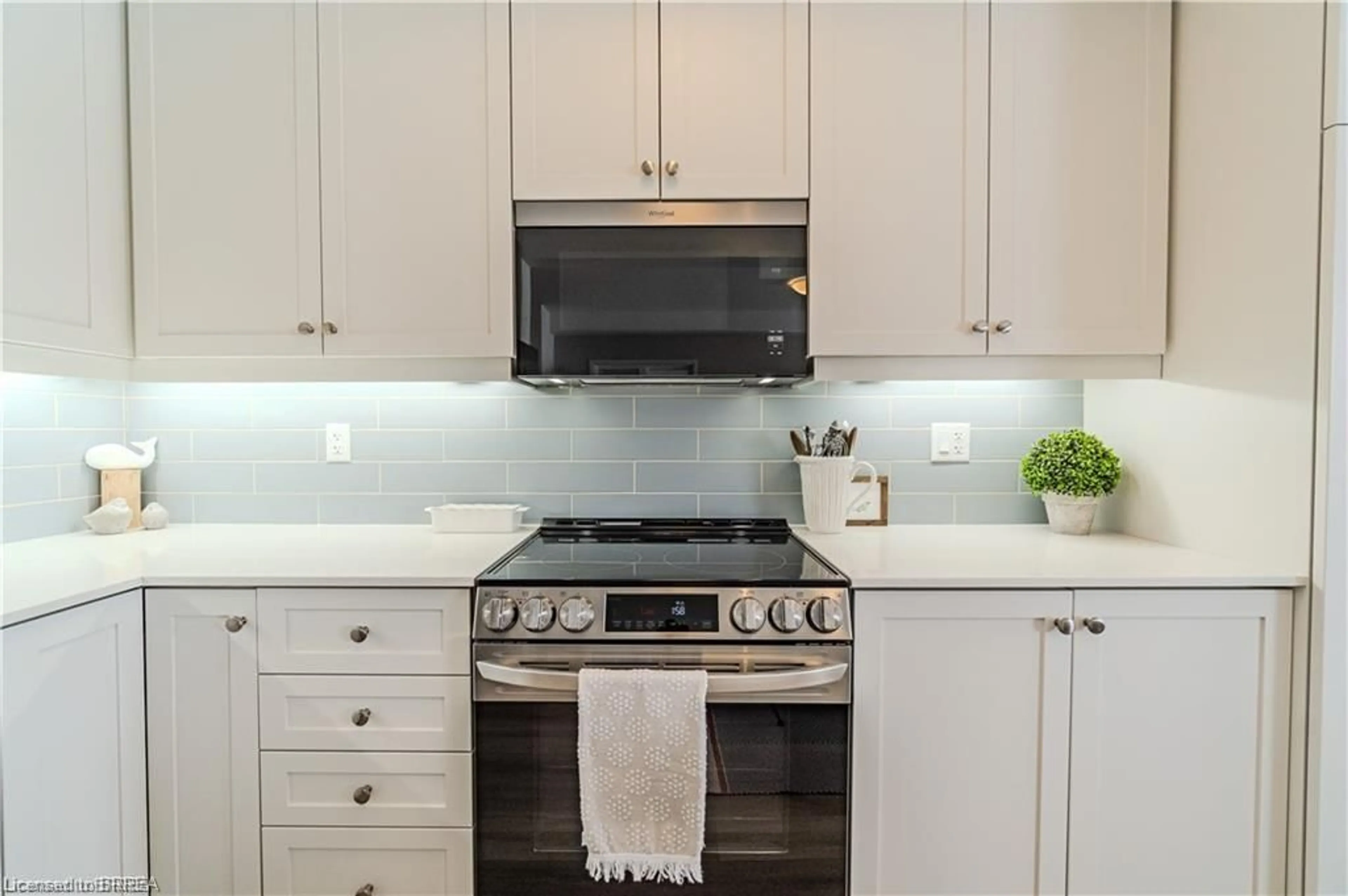 Standard kitchen, ceramic/tile floor for 58 Gort Ave, Paris Ontario N3L 0N9