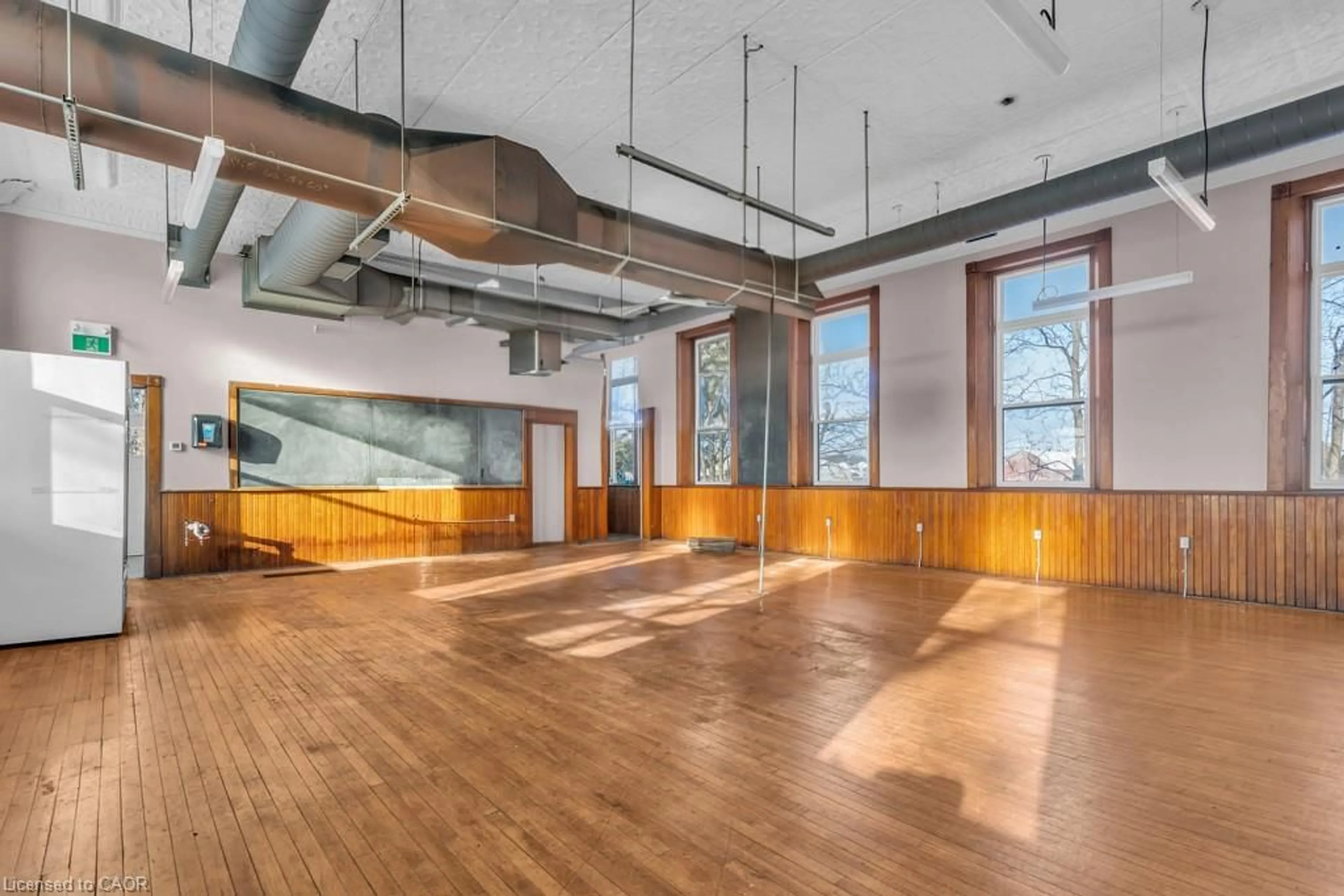 Indoor foyer for 5183 Trussler Rd, Ayr Ontario N0B 1E0