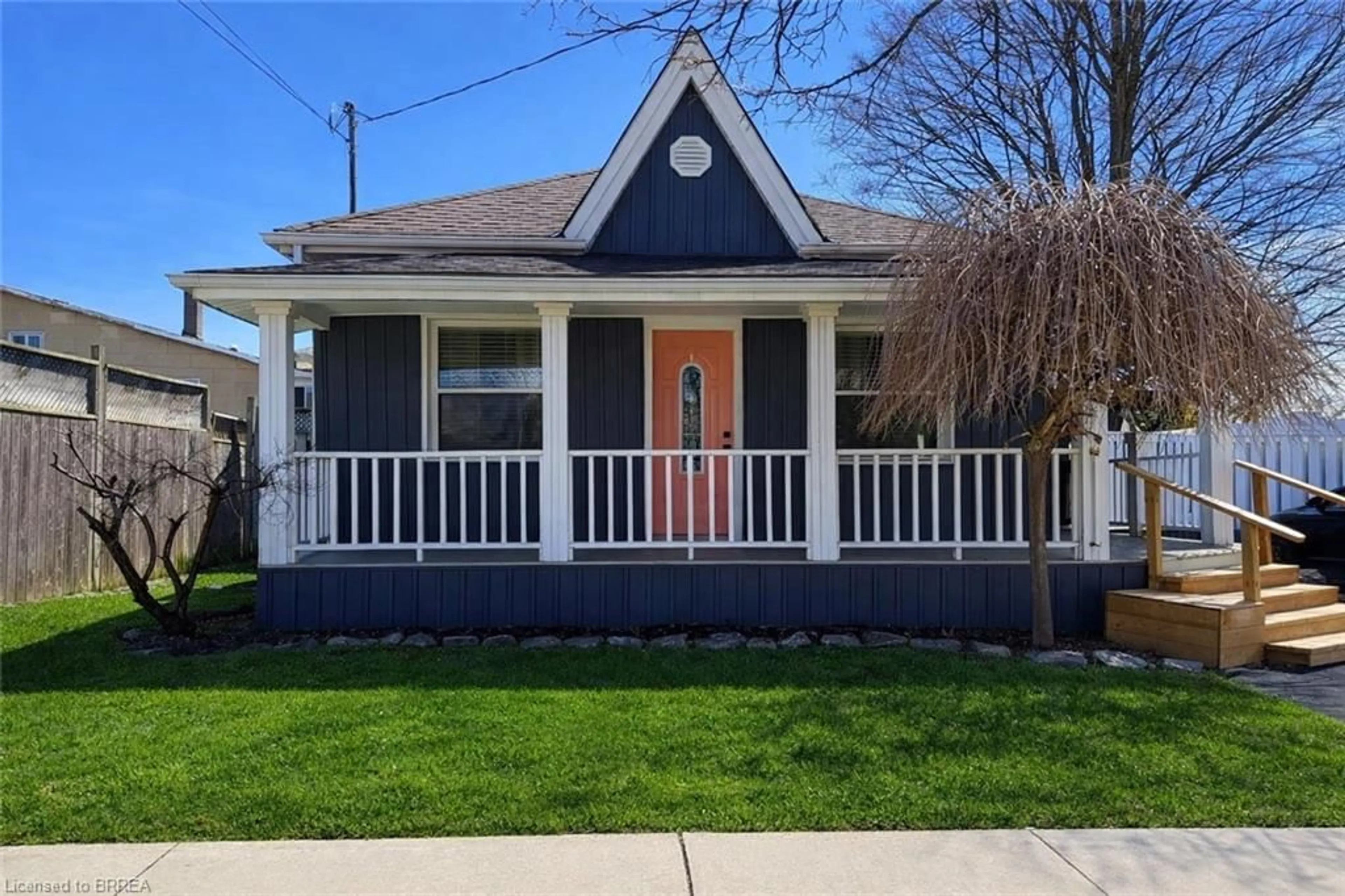 Home with vinyl exterior material, street for 167 Elgin St, Brantford Ontario N3S 5A4