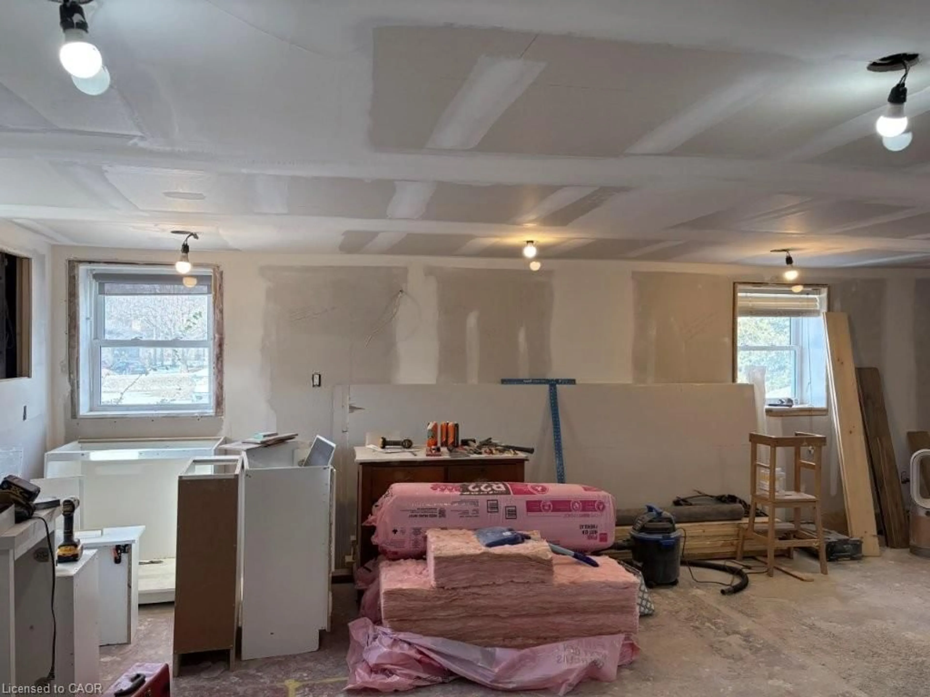 A pic of a room for 4 Elizabeth St, Bayfield Ontario N0M 1G0