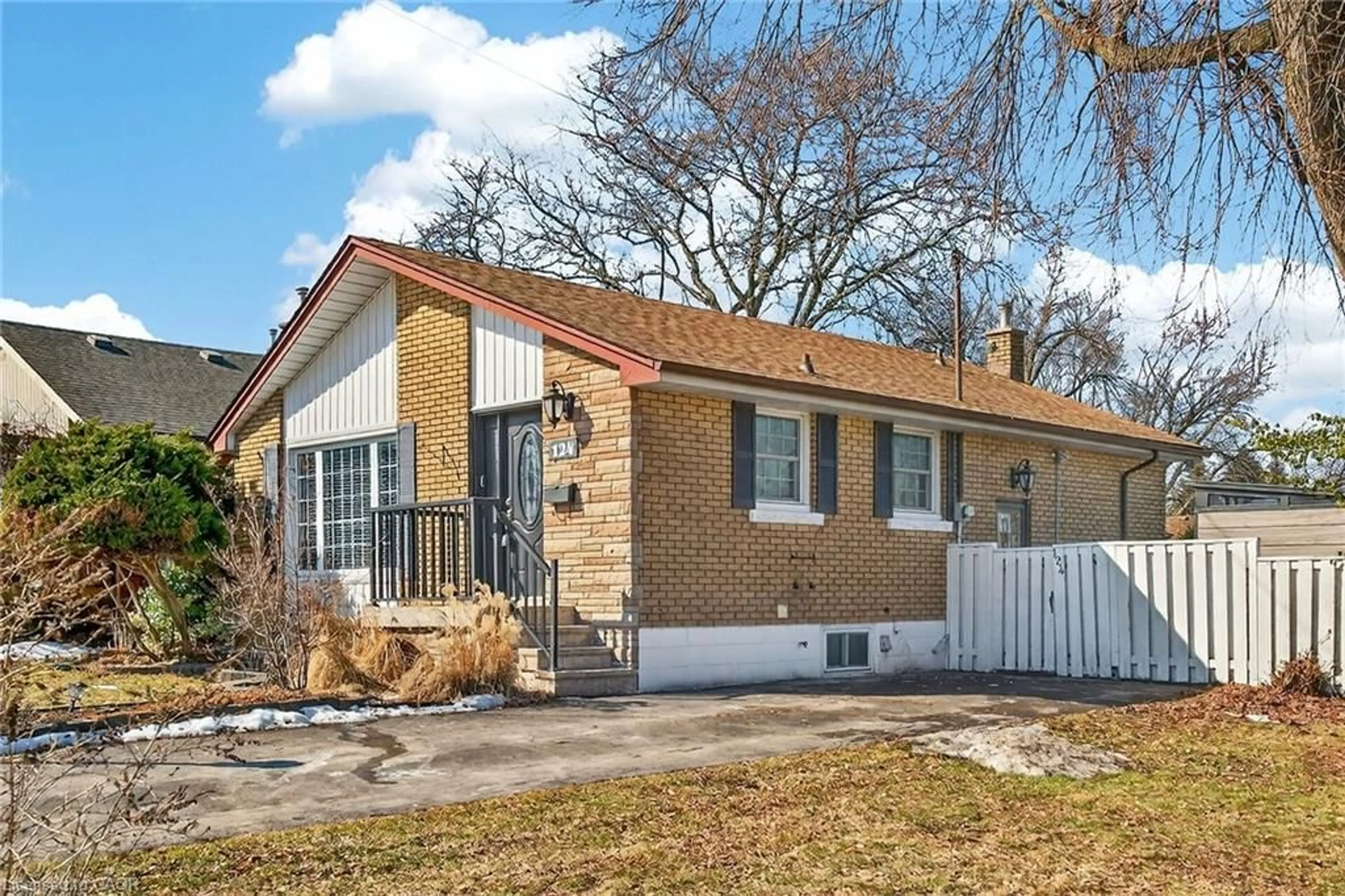 Home with brick exterior material, street for 124 West 24th St, Hamilton Ontario L9C 4W4