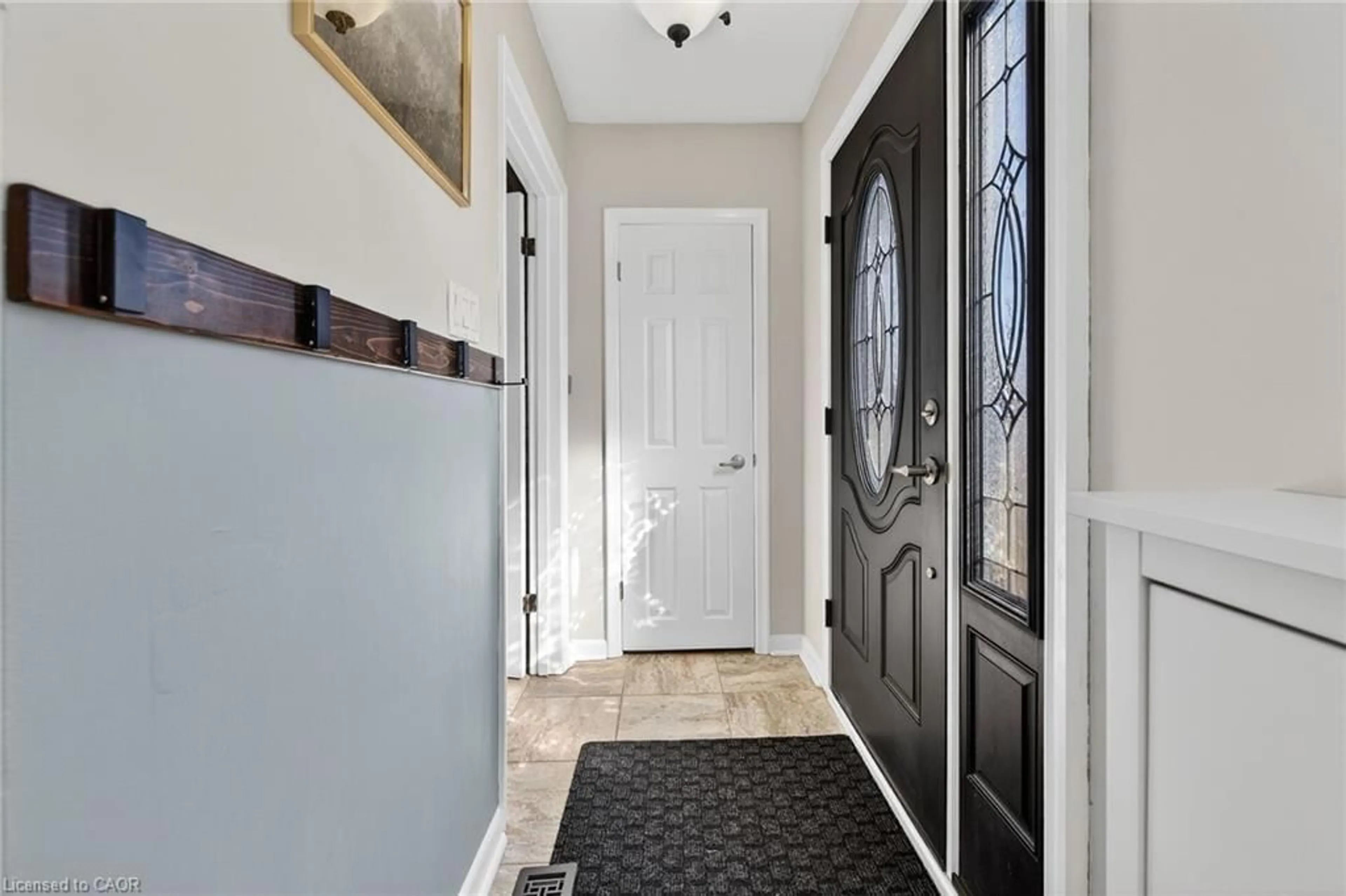 Indoor entryway for 124 West 24th St, Hamilton Ontario L9C 4W4
