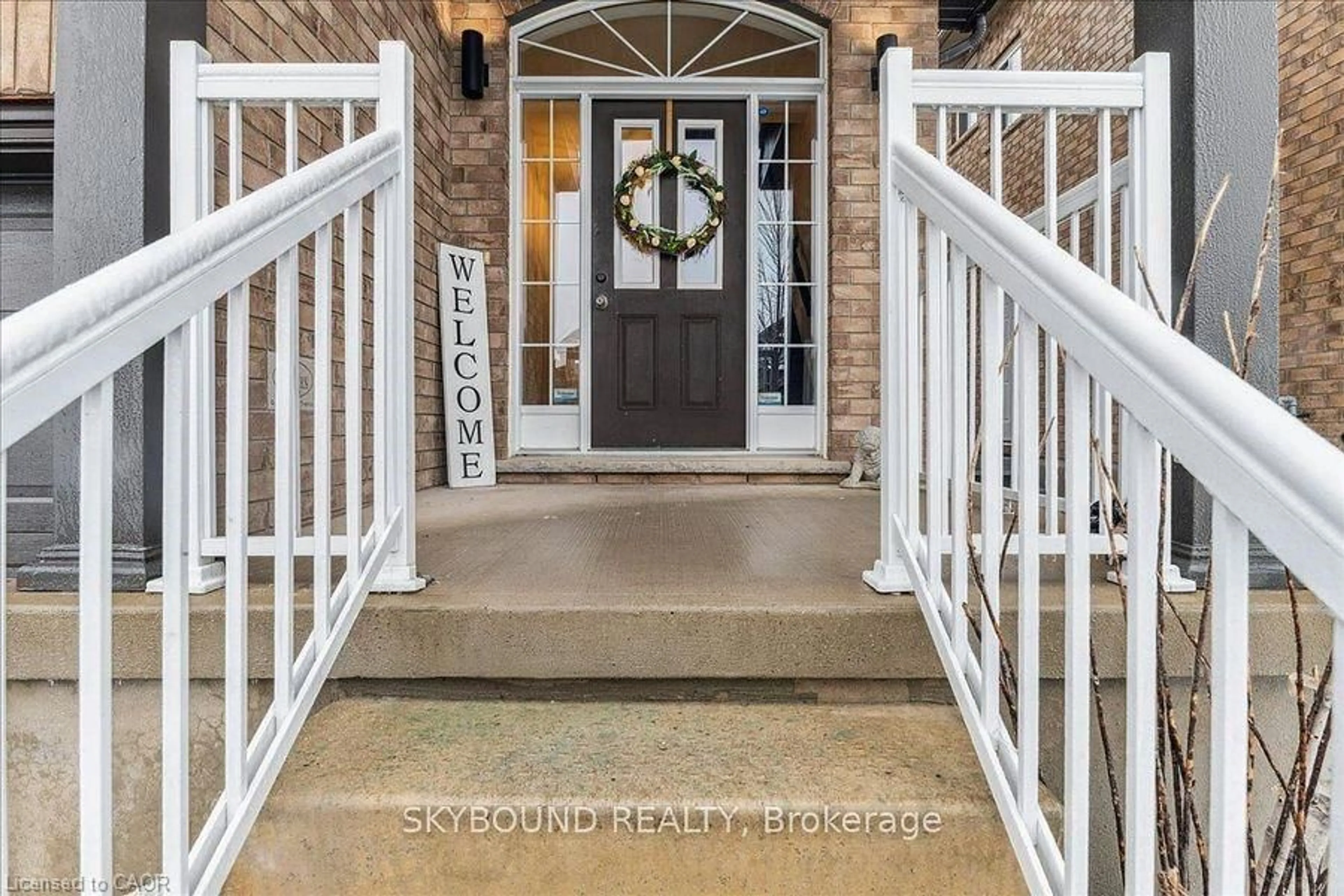 Indoor entryway for 344 Watervale Cres, Kitchener Ontario N2A 0G1