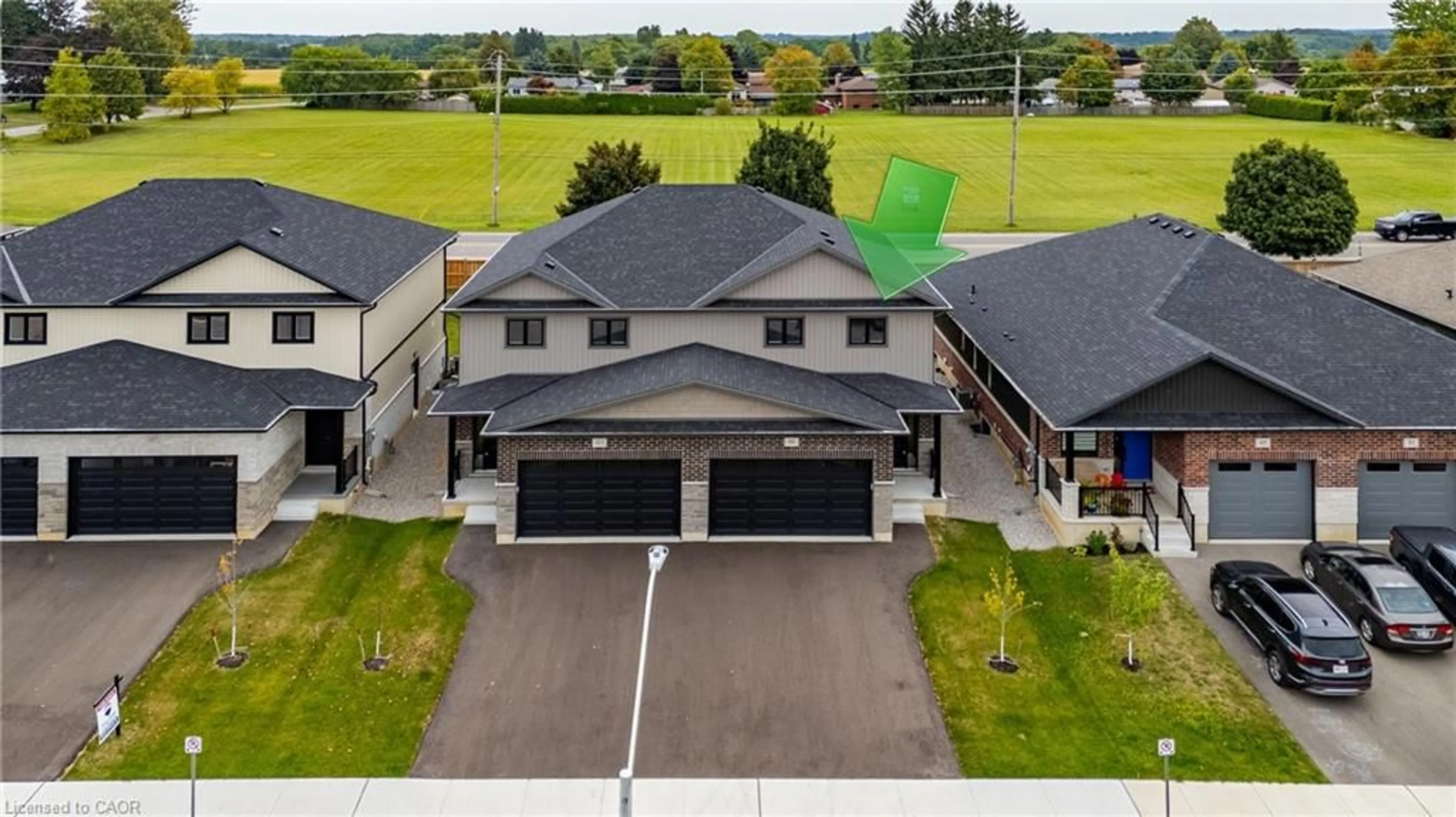 A pic from outside/outdoor area/front of a property/back of a property/a pic from drone, unknown for 99 Amber St, Waterford Ontario N0E 1Y0