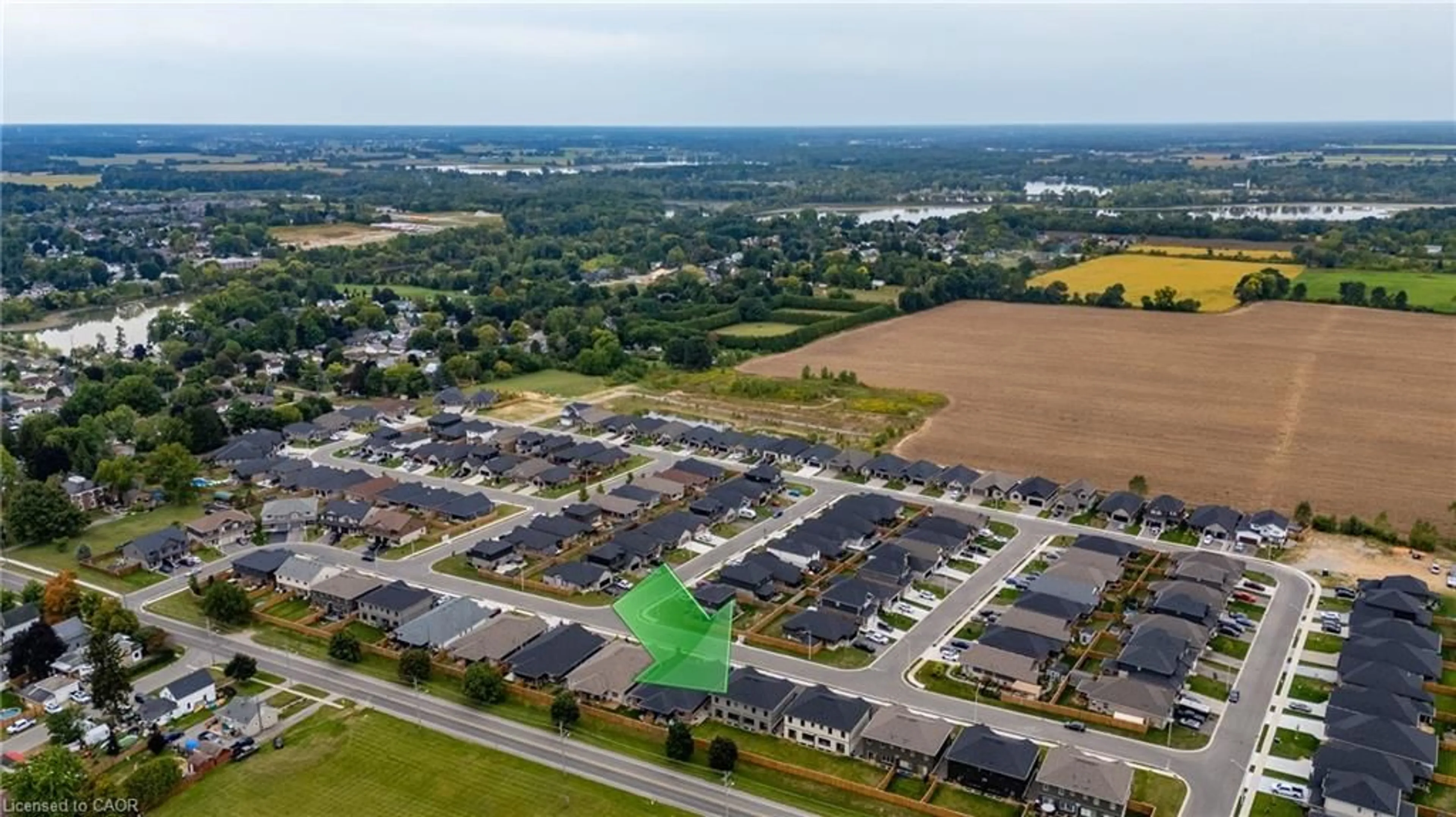 A pic from outside/outdoor area/front of a property/back of a property/a pic from drone, unknown for 99 Amber St, Waterford Ontario N0E 1Y0