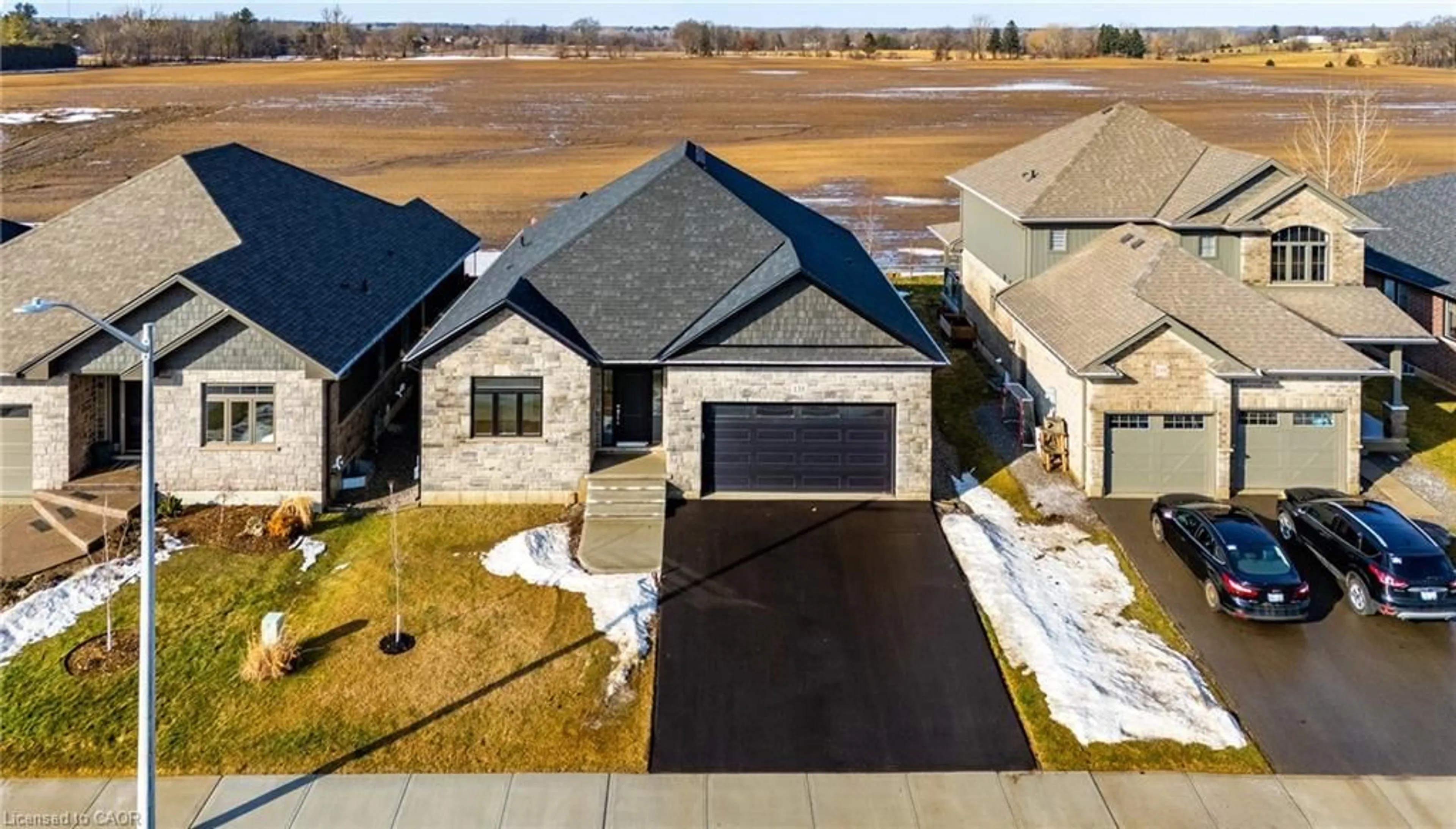 A pic from outside/outdoor area/front of a property/back of a property/a pic from drone, street for 135 Gibbons St, Waterford Ontario N0E 1Y0