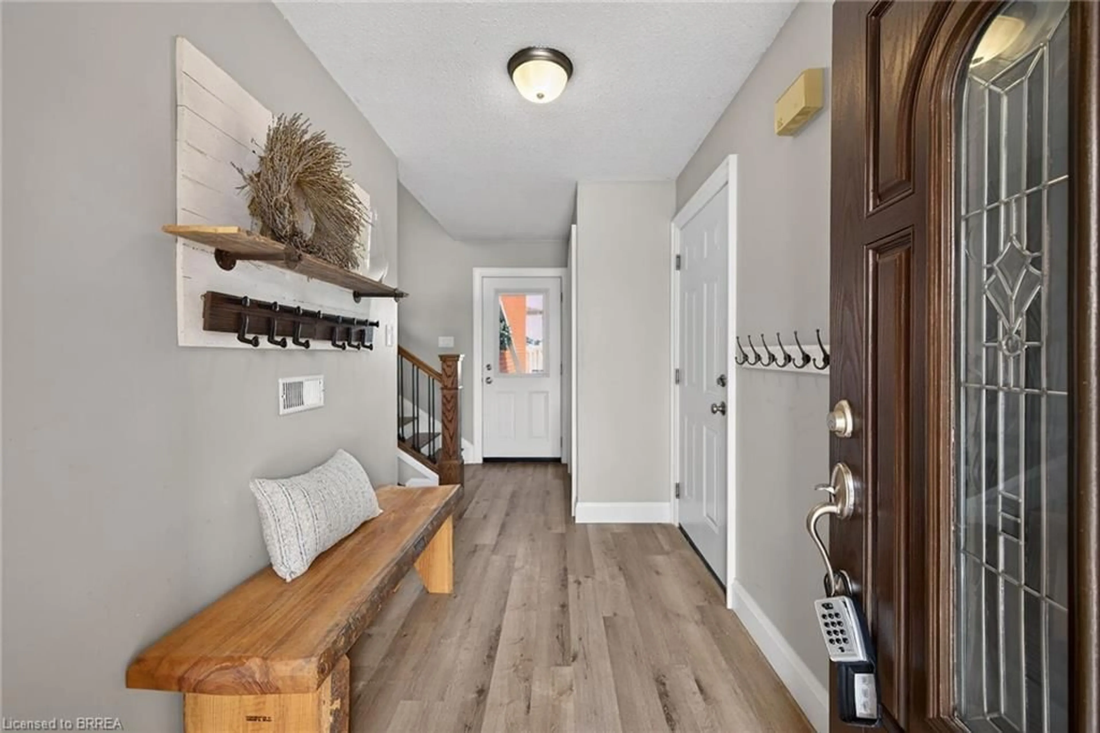 Indoor entryway for 14 Max Webster Rd, Brantford Ontario N3P 1H7